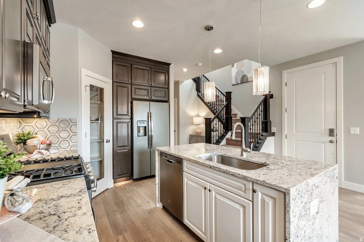MEADOWBROOK - Residential