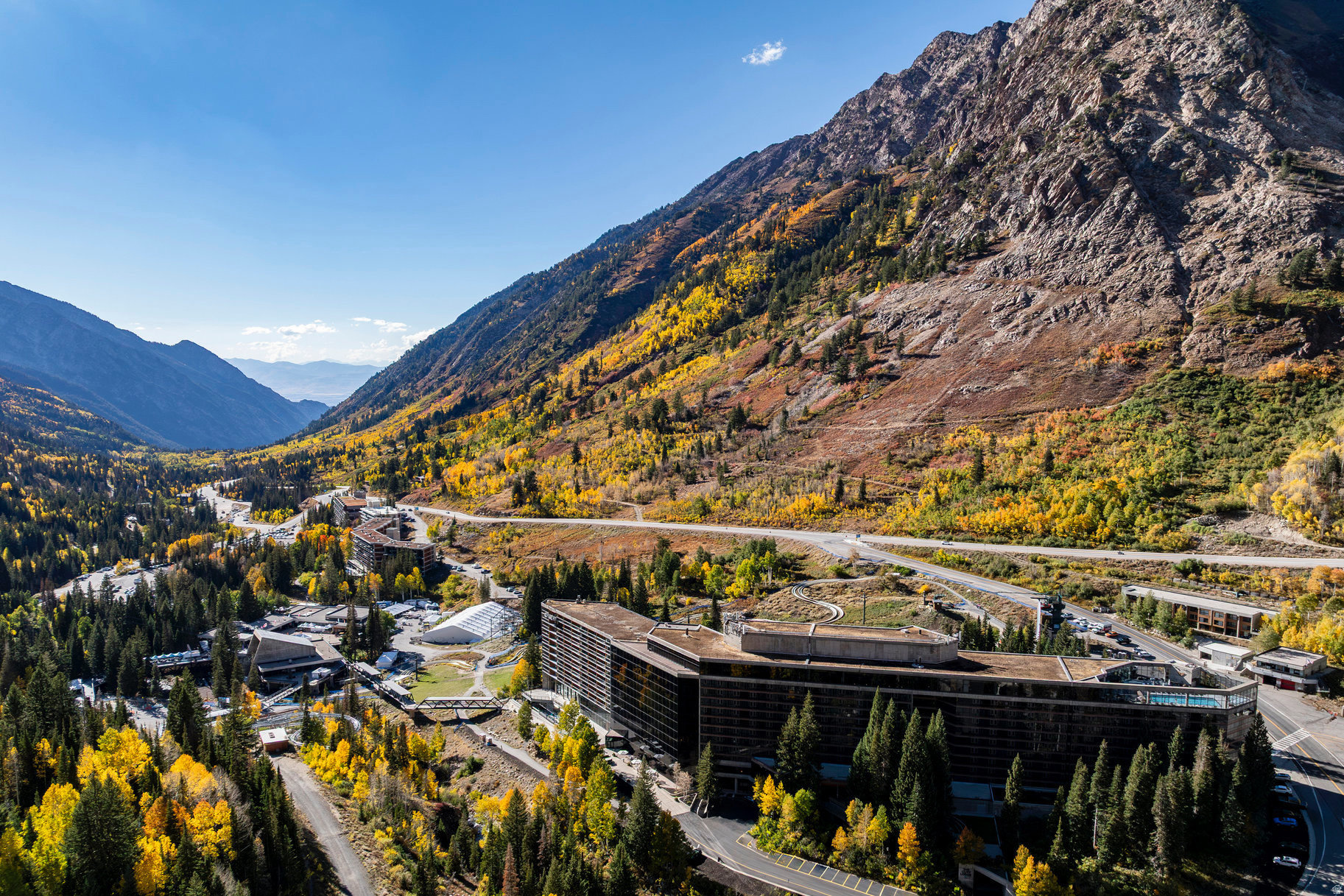 APRES CONDOMINIUMS - Residential