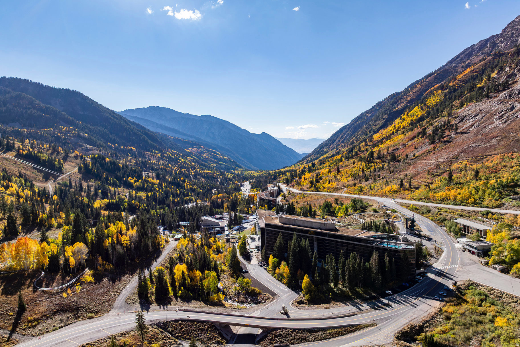 APRES CONDOMINIUMS - Residential