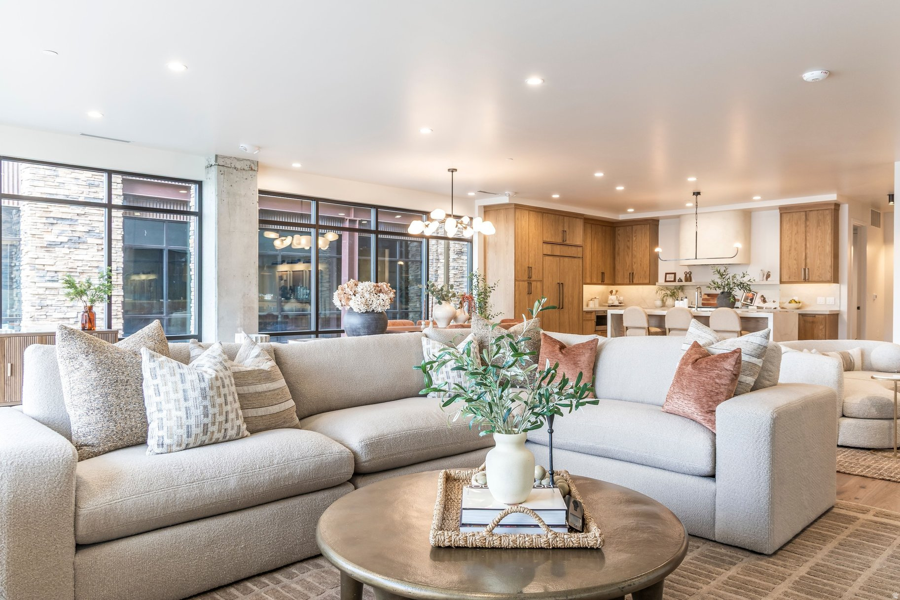 APRES CONDOMINIUMS - Residential