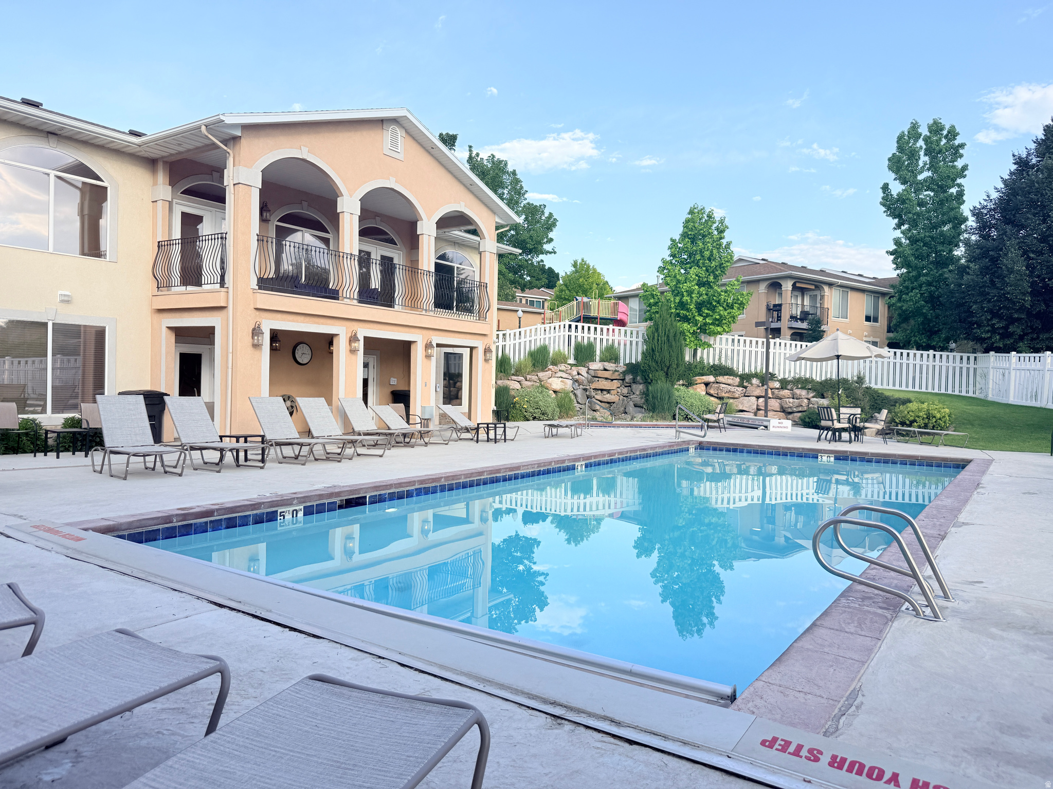 HIDDEN CREEK - Residential