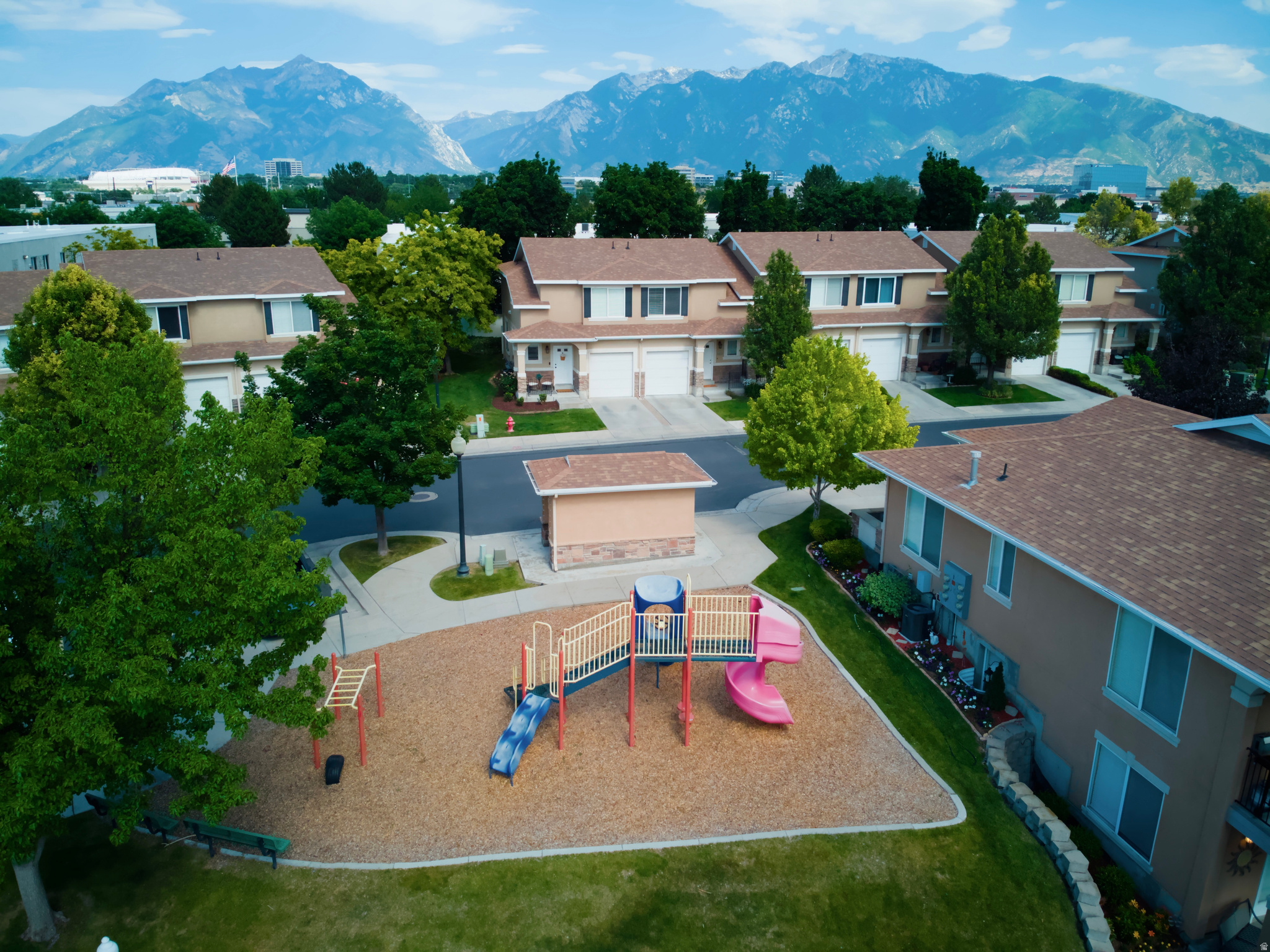 HIDDEN CREEK - Residential