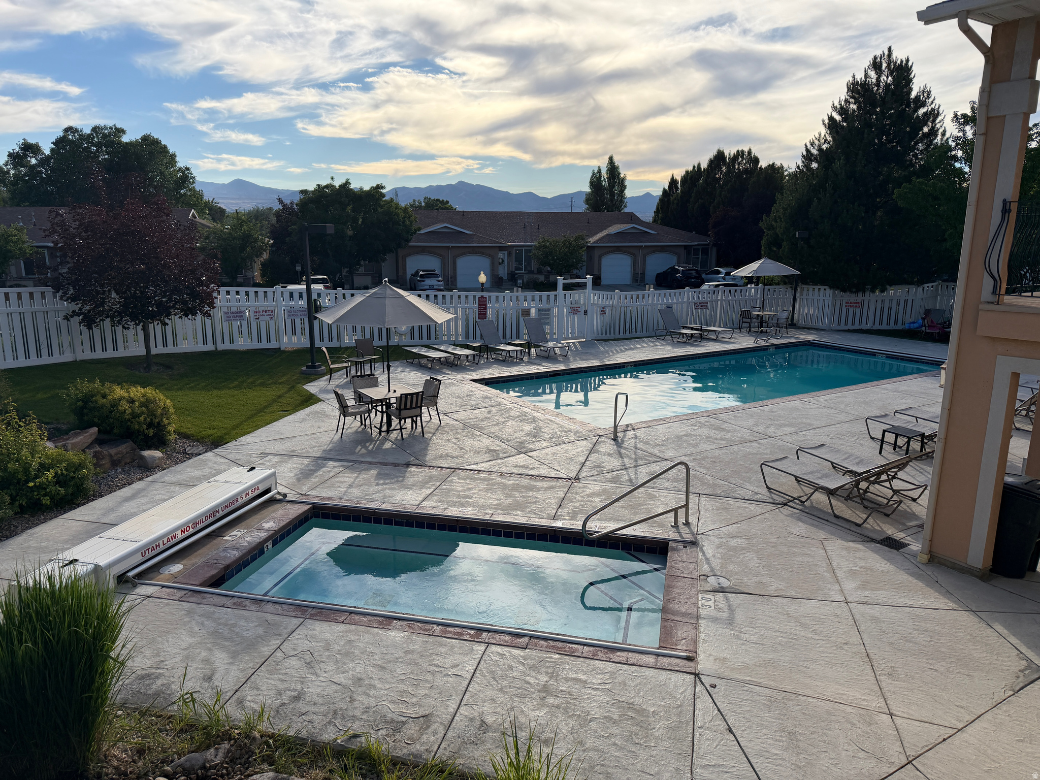 HIDDEN CREEK - Residential