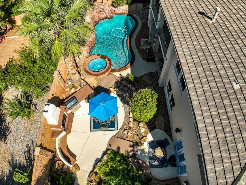 BOULDERS - Residential