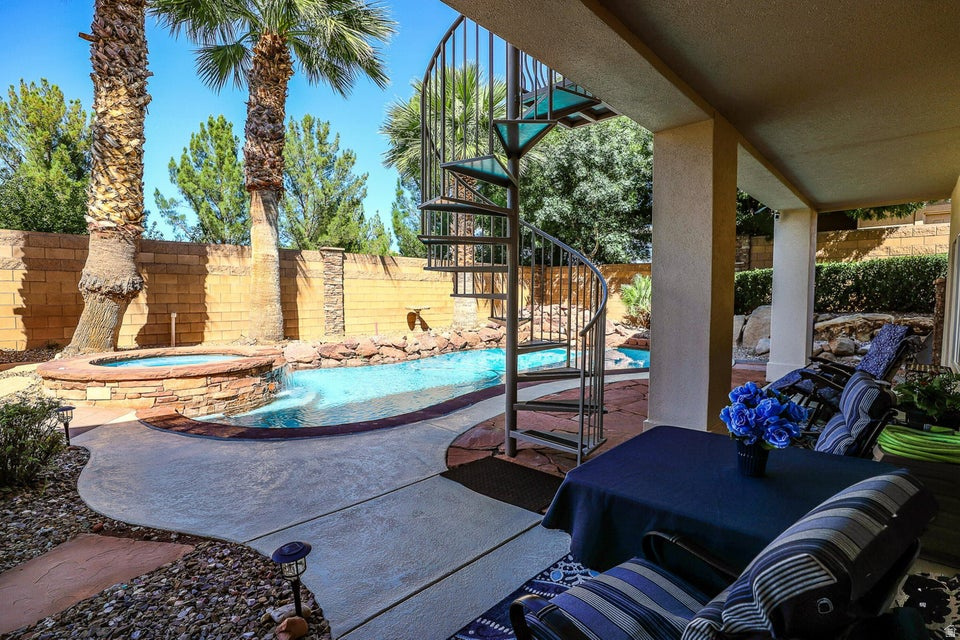 BOULDERS - Residential