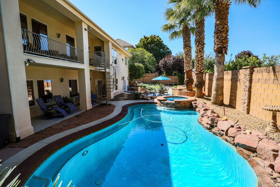 BOULDERS - Residential
