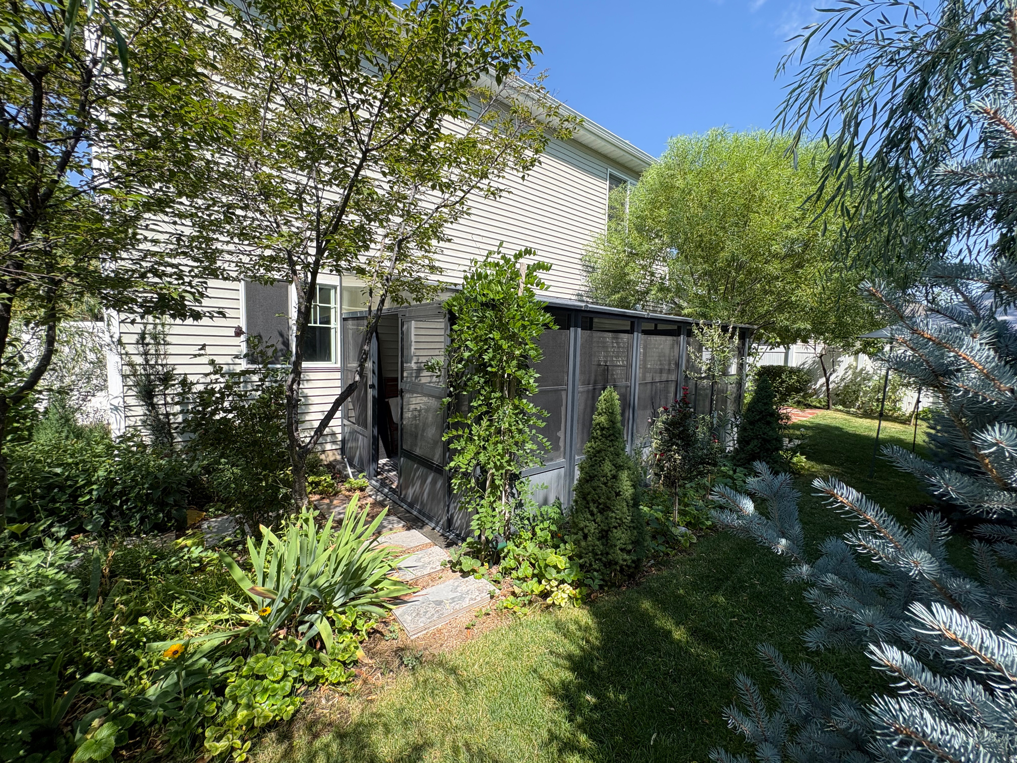 ASHBURY COURT - Residential