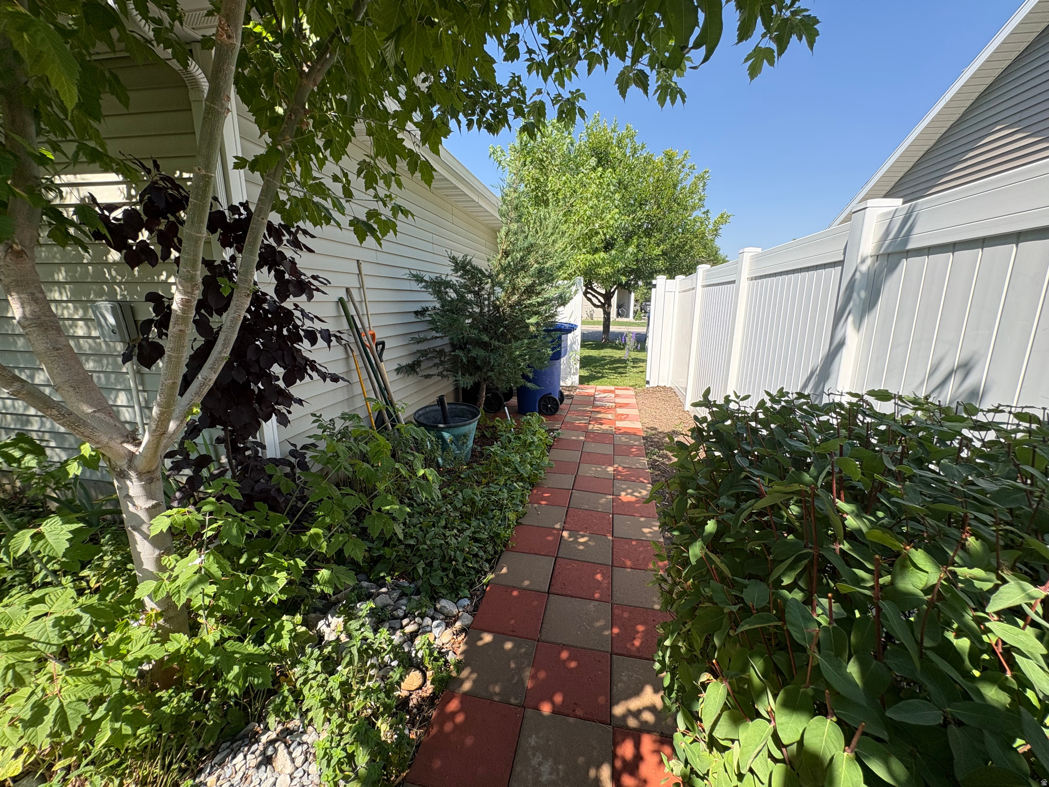 ASHBURY COURT - Residential