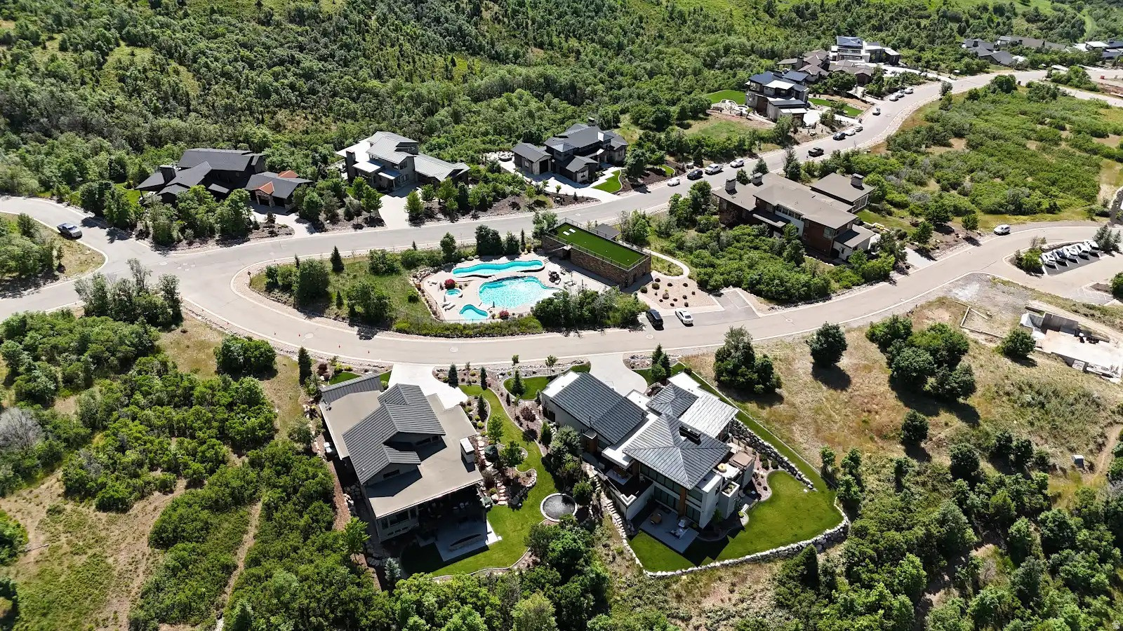 WOODLAND HILLS - Land