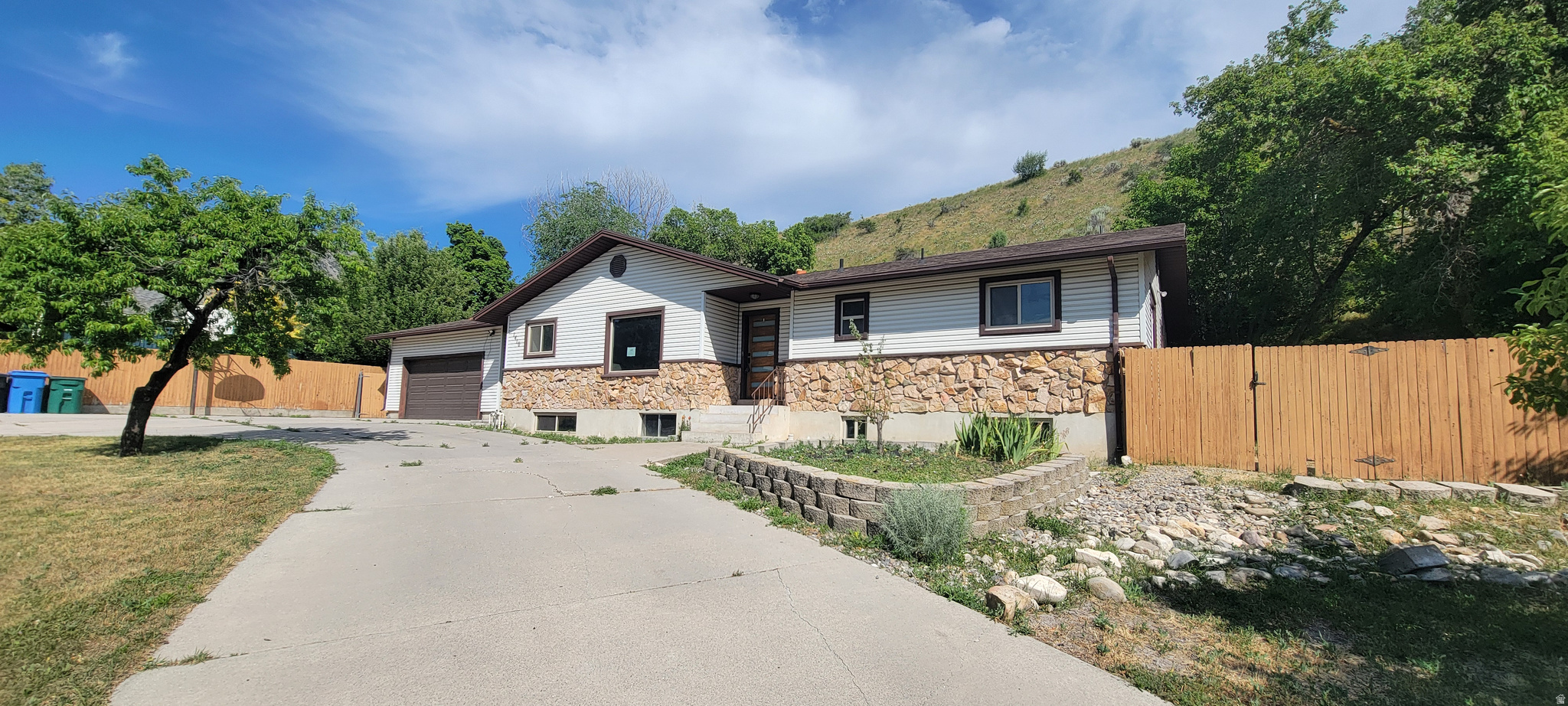 HIDDEN VILLAGE - Residential