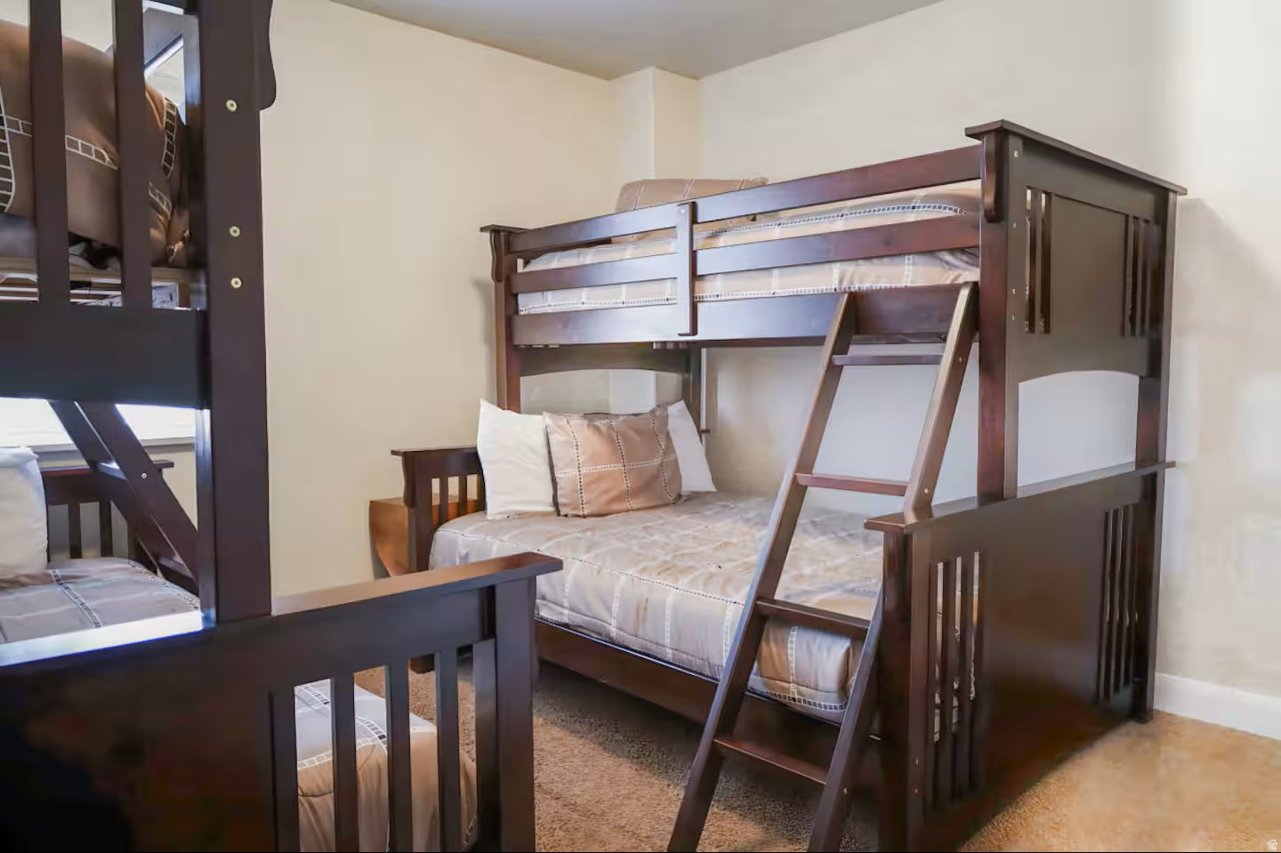 CORAL RIDGE TOWNHOMES PH 3-A - Residential