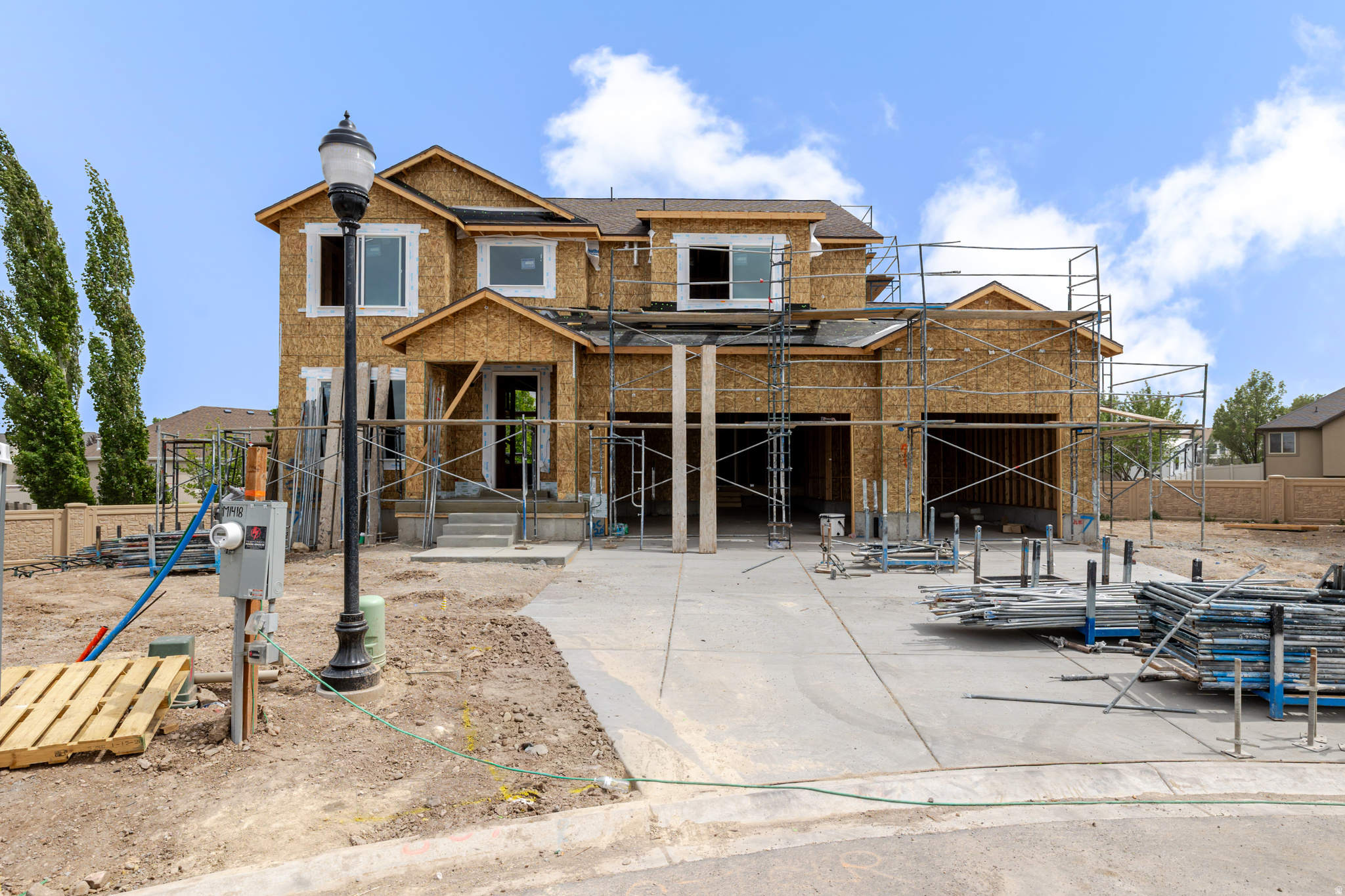 Welcome to Big Bend Cove in Herriman! Conveniently located off W Herriman Blvd, this community offers the perfect blend of accessibility and convenience. Residents enjoy quick access to Mountain View Village Shopping Center, JL Sorenson Recreation Center, and K9 Memorial Dog Park. Families will love the proximity to Athlos Academy (2 min), Bastian Elementary (3 min), Copper Mountain Middle (5 min), and Herriman High School (5 min). Plus, Mountain View Corridor is just a 5-minute drive away, making commuting a breeze. Discover the ideal location and lifestyle at Big Bend Cove!
