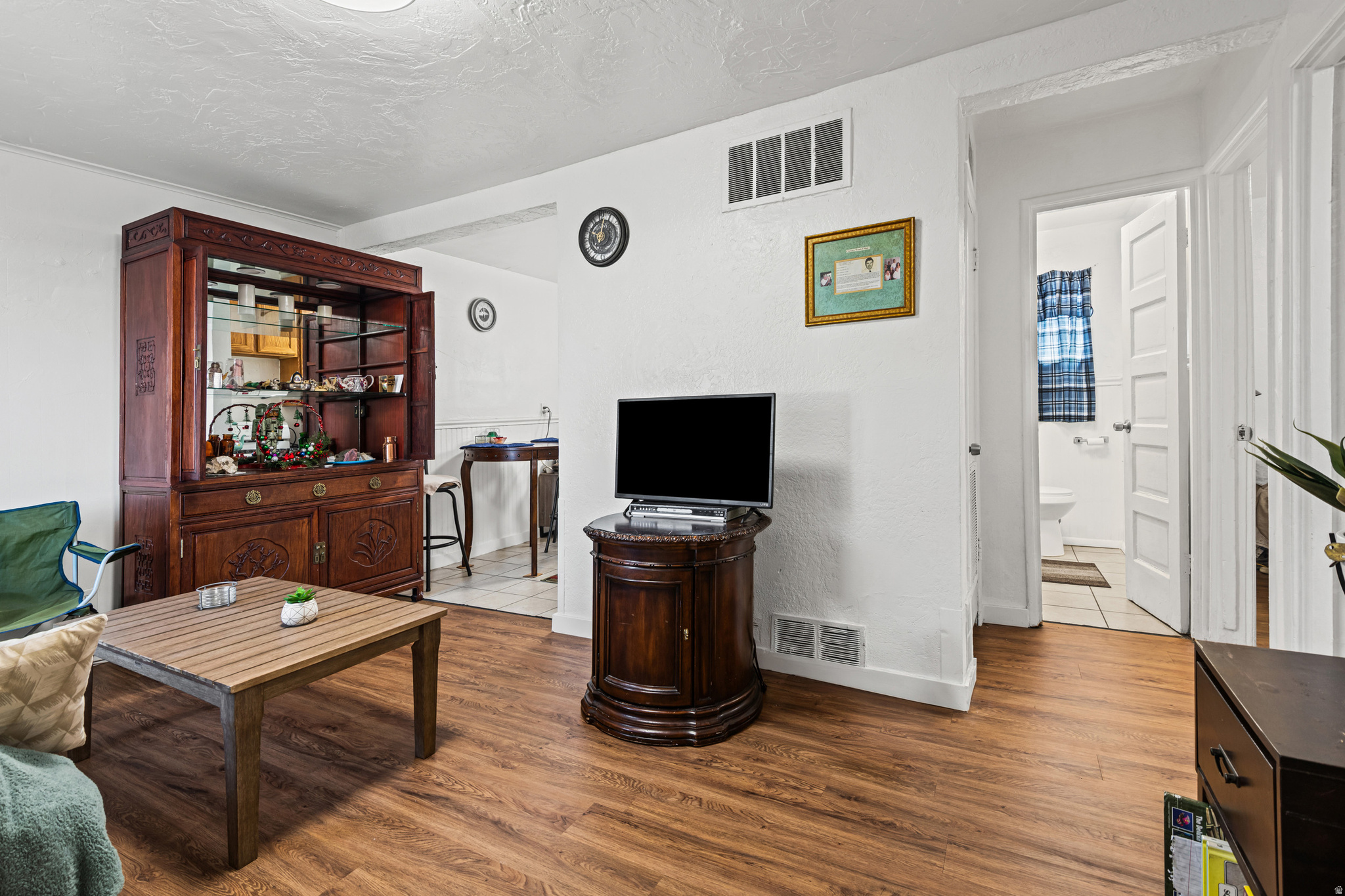 Calling all HOUSEHACKERS! *** OPEN HOUSE SAT JULY 18 from 10-NOON COME ON BY!! *** This is the opportunity you have been waiting for. Live in one side and rent out the other! First time home buyers will fall in love with the income potential and generational wealth building opportunity that awaits. Grandfathered duplex in West Valley's R-1-6 zoning. (single family zone) two units, separately metered, ready for all house hackers!