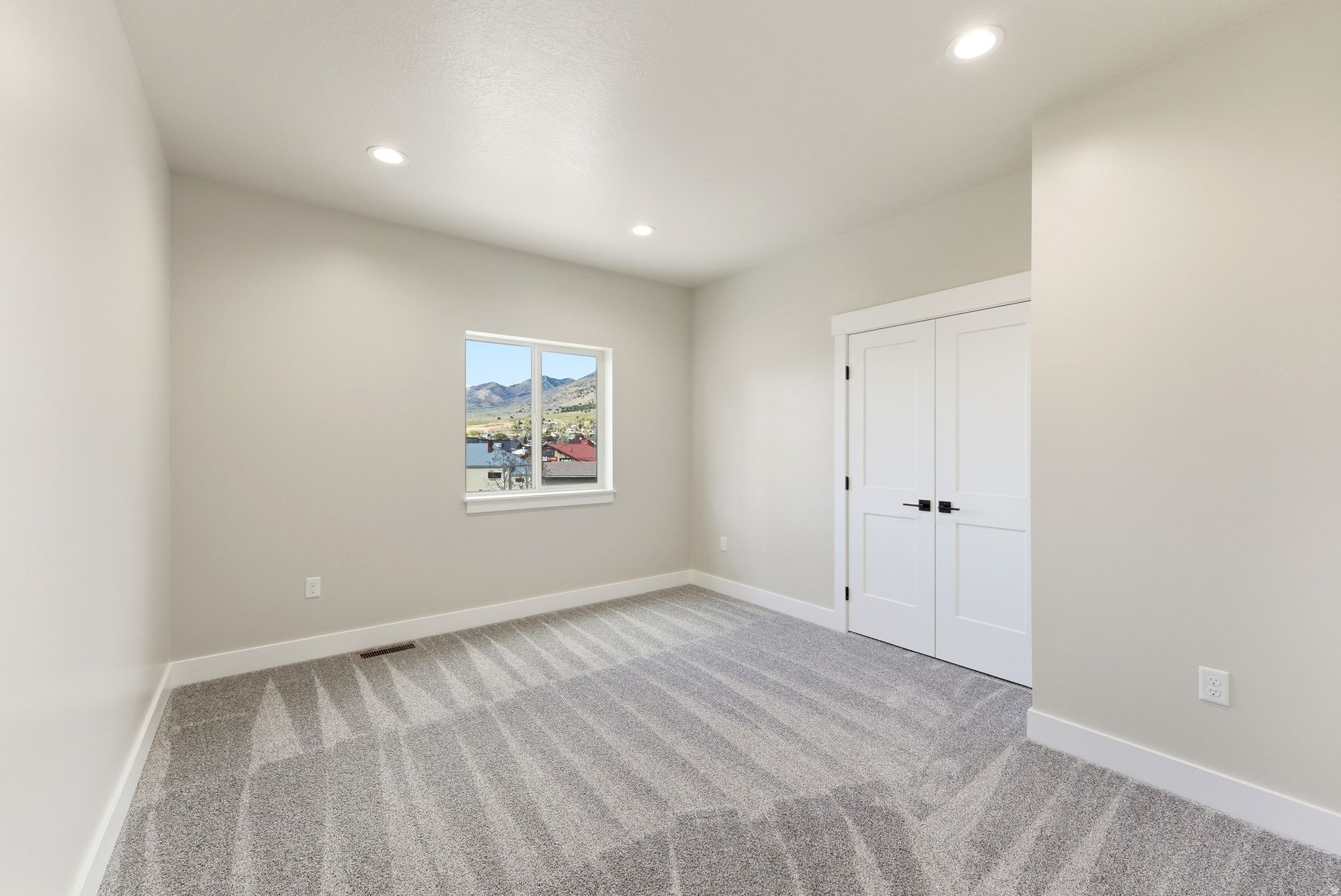 MOUNTAIN HORIZON - Residential