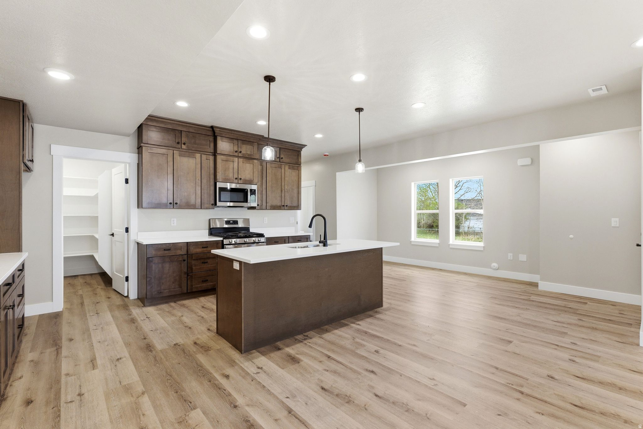 MOUNTAIN HORIZON - Residential