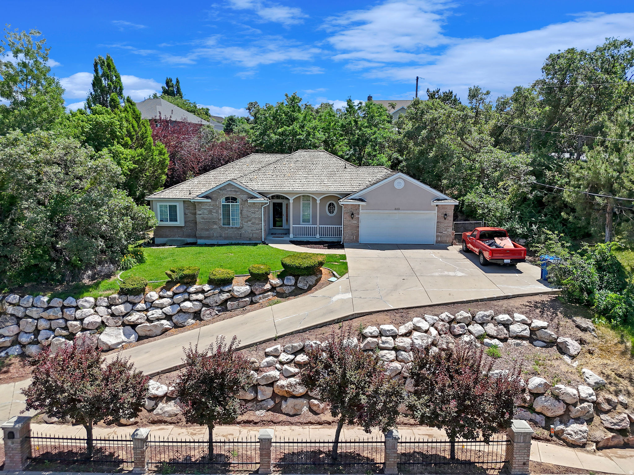 MOUNTAIN CREEK ESTATES - Residential