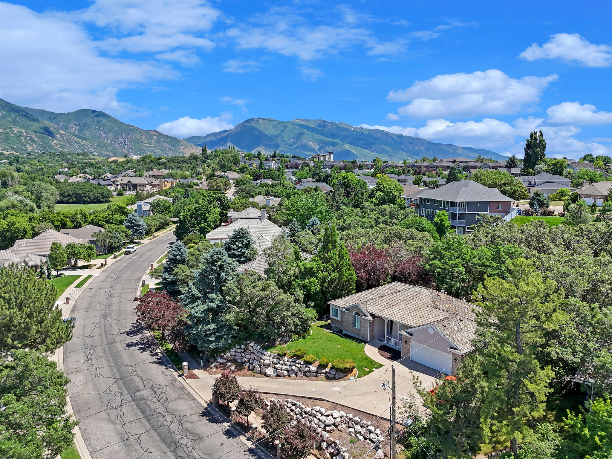 MOUNTAIN CREEK ESTATES - Residential