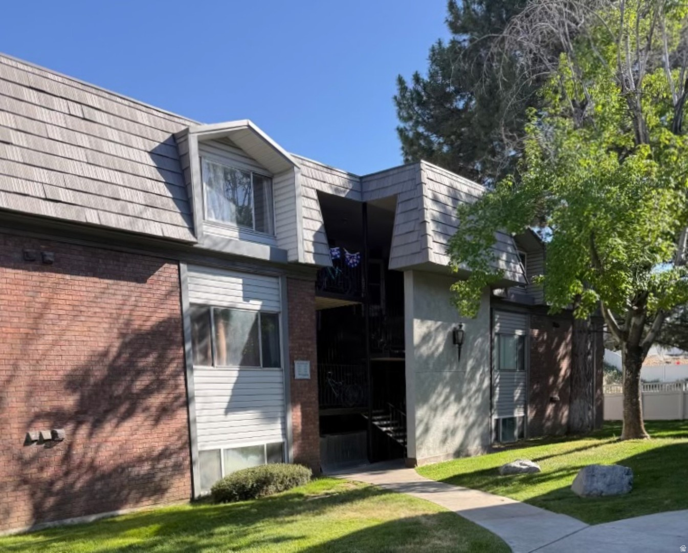 WILLOWBROOK HILL CONDOMINIUMS OF PROVO - Residential