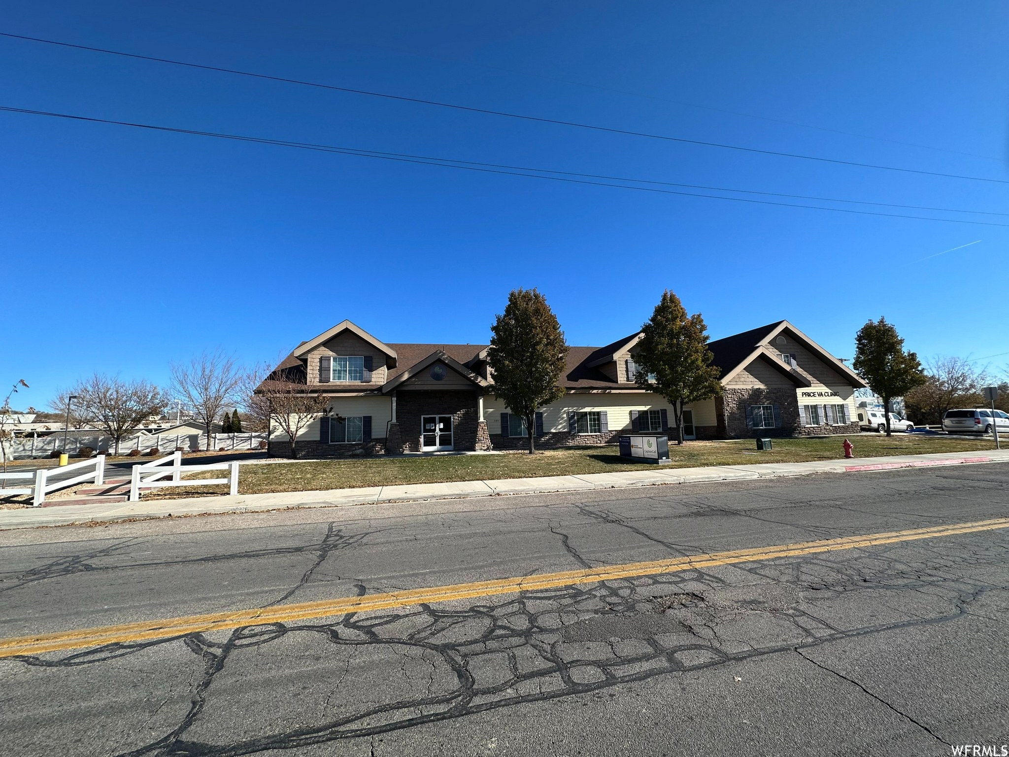 This spacious building is currently open for rent and for sale, it presents an exceptional business opportunity that should not be overlooked. Its size and layout provide ample space for various business ventures, accommodating a wide range of industries and operations. Whether you are an entrepreneur looking to establish a new business or an established company seeking to expand, this building offers significant potential. Its adaptable interior design allows for customization and optimization, ensuring that the space can be tailored to your unique business needs. Don't miss out on the chance to seize this perfect business opportunity and set yourself up for success