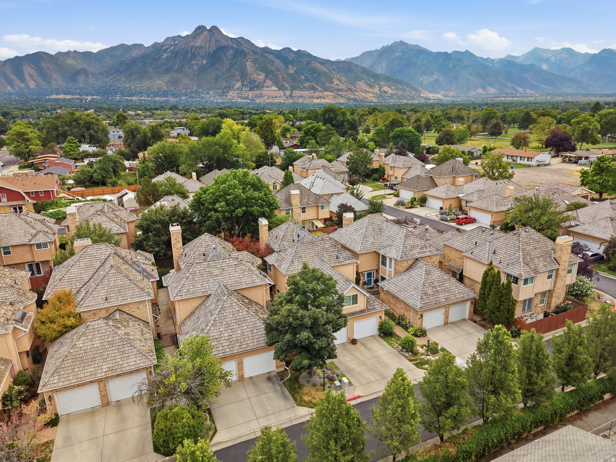 VILLAS OF COUNTRY LA - Residential