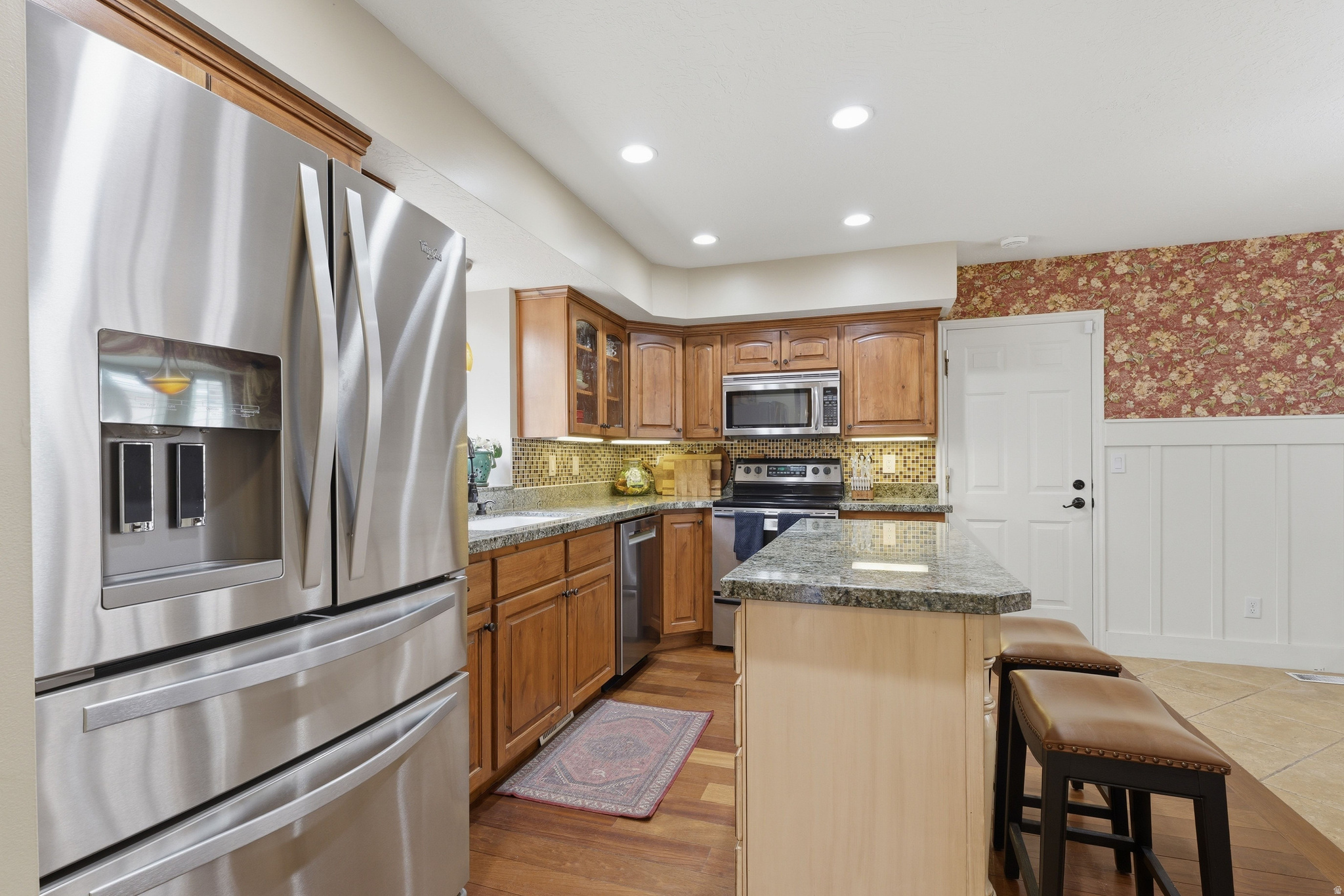 VILLAS OF COUNTRY LA - Residential