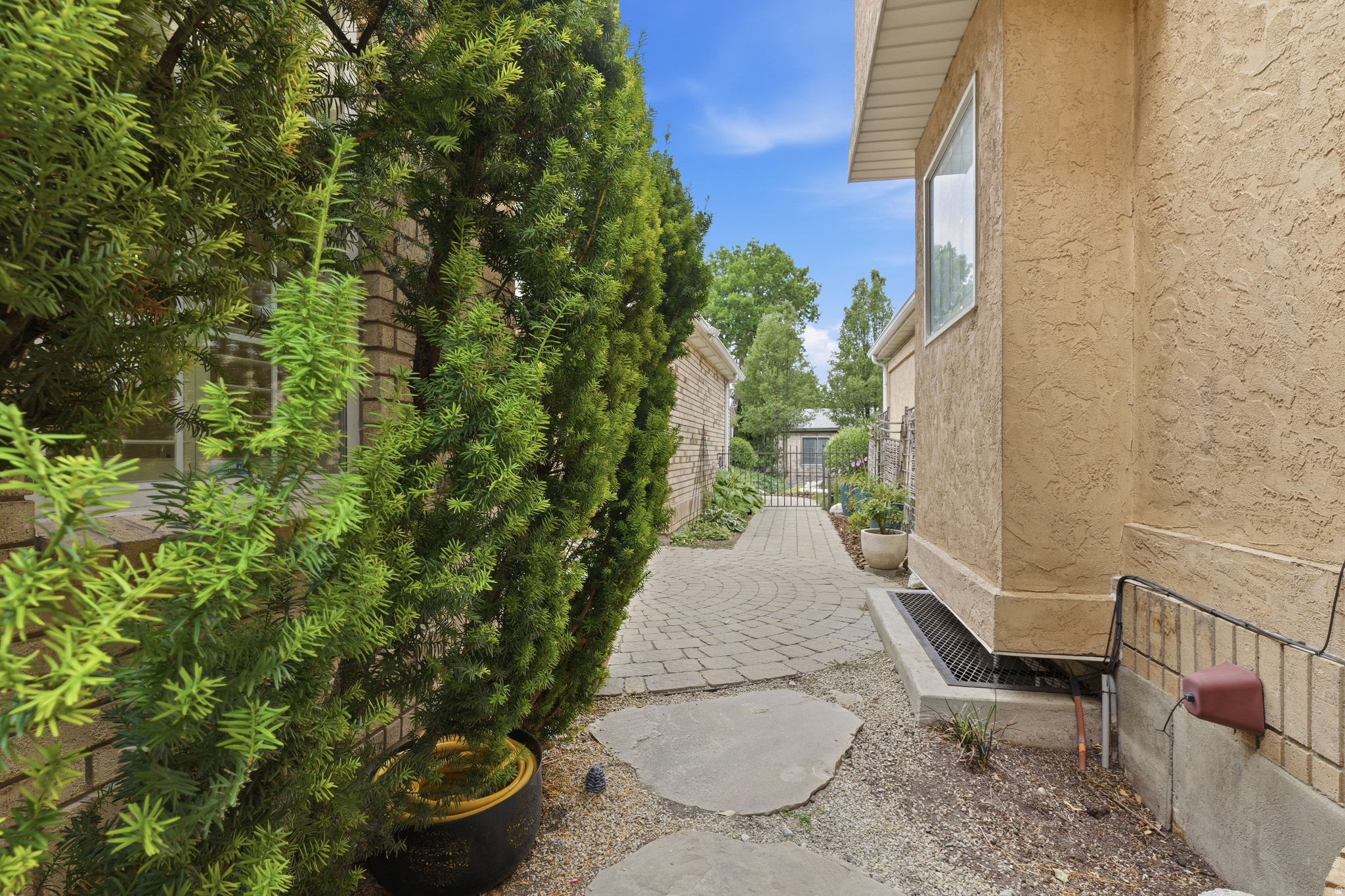VILLAS OF COUNTRY LA - Residential