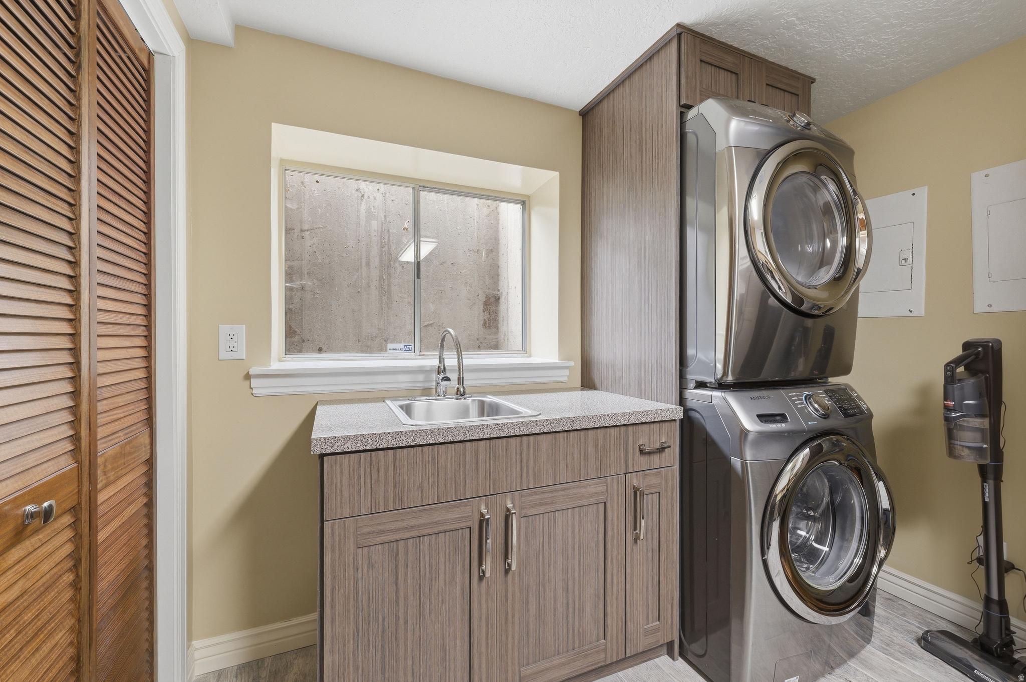 VILLAS OF COUNTRY LA - Residential