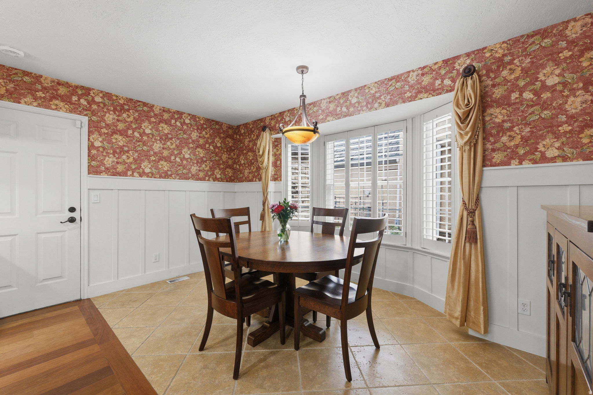 VILLAS OF COUNTRY LA - Residential