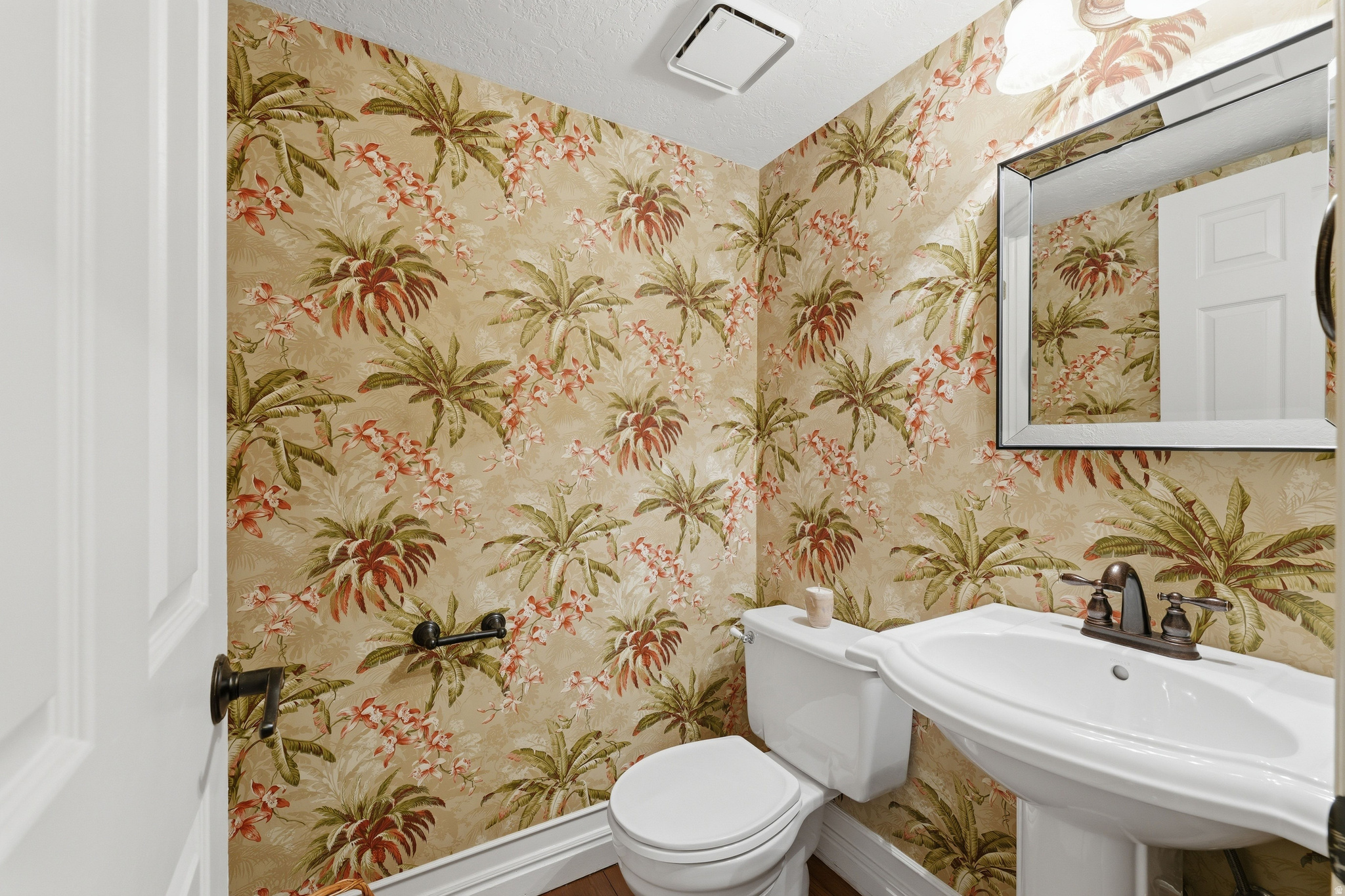 VILLAS OF COUNTRY LA - Residential