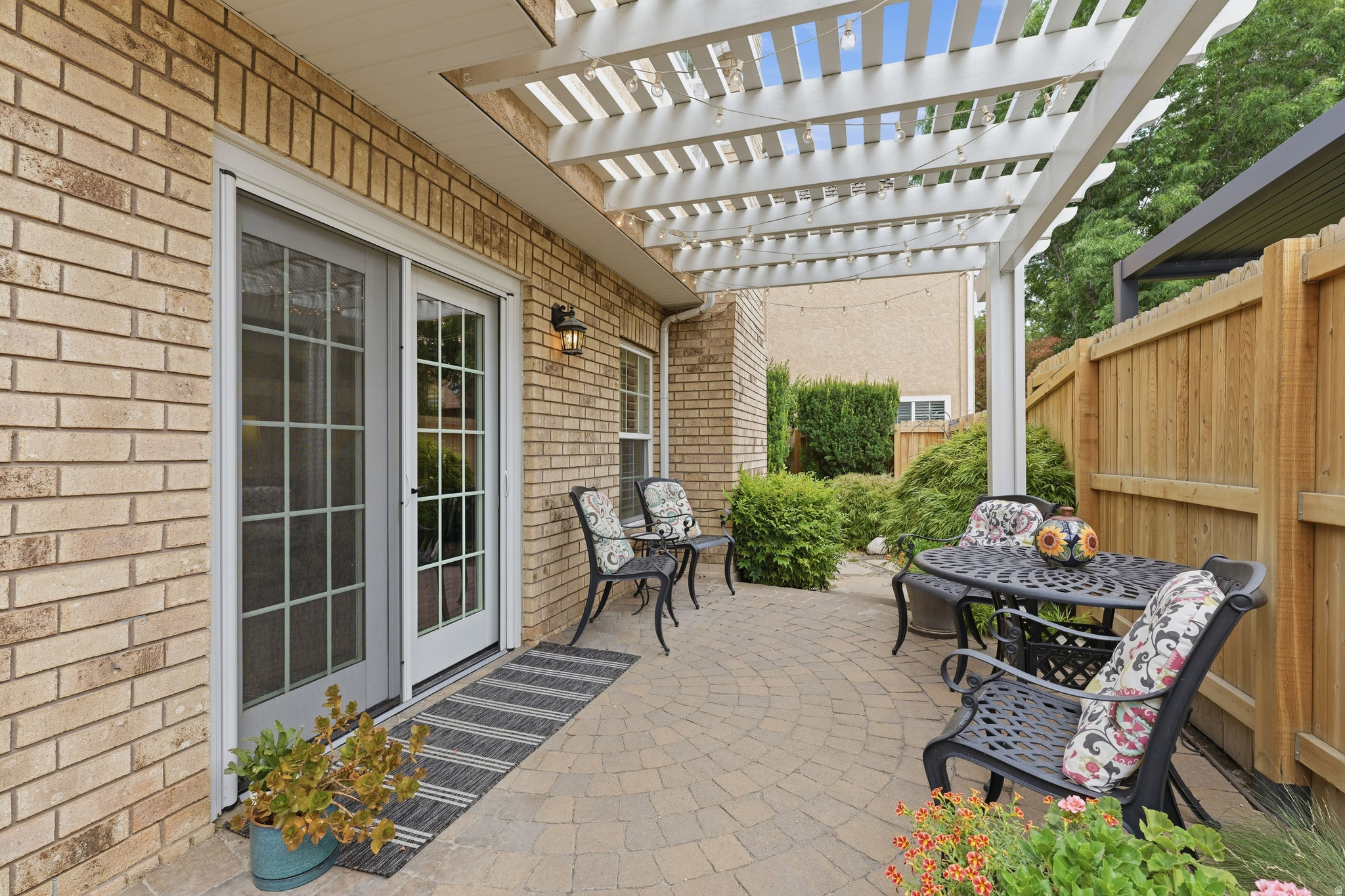 VILLAS OF COUNTRY LA - Residential