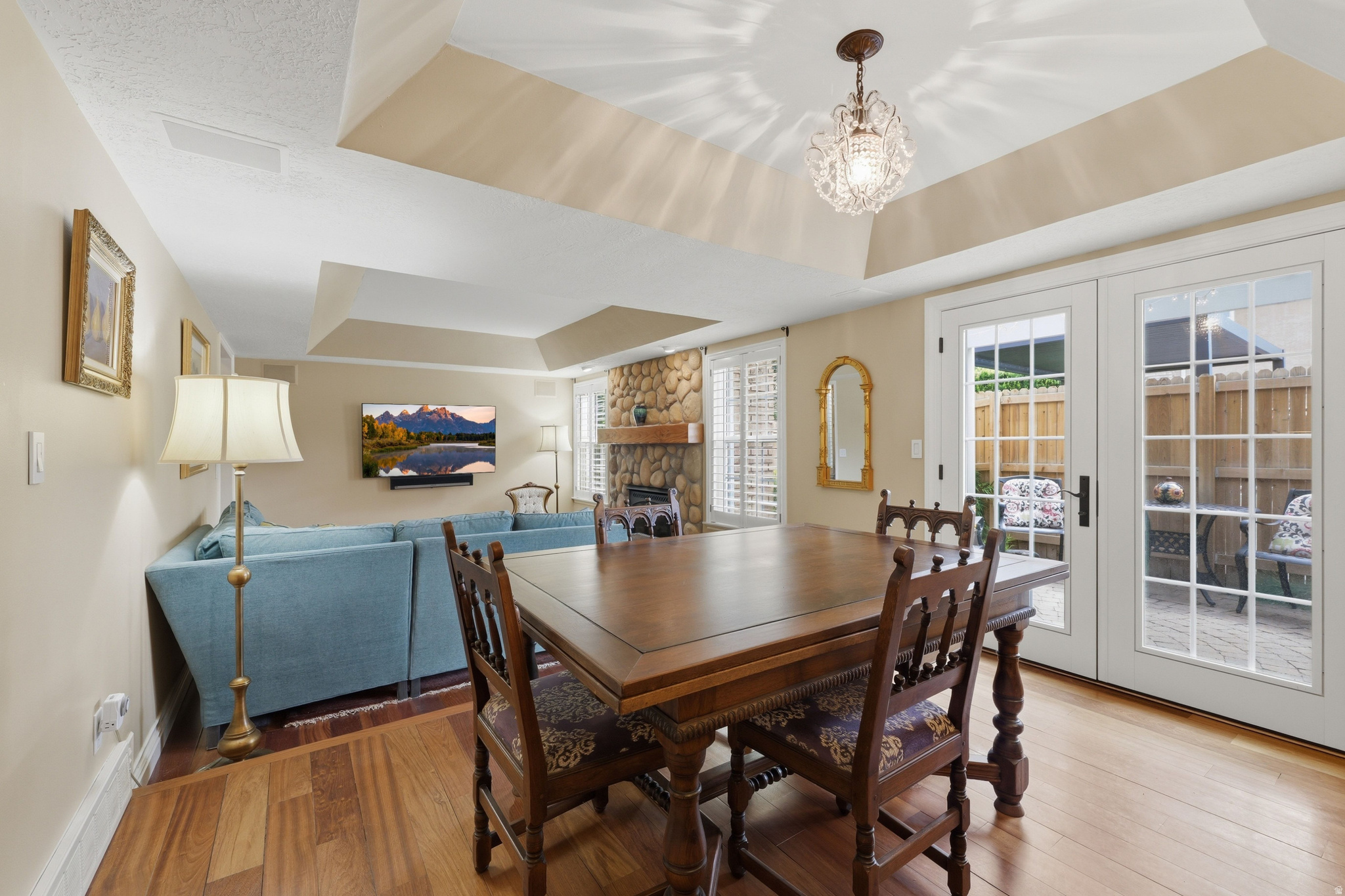 VILLAS OF COUNTRY LA - Residential