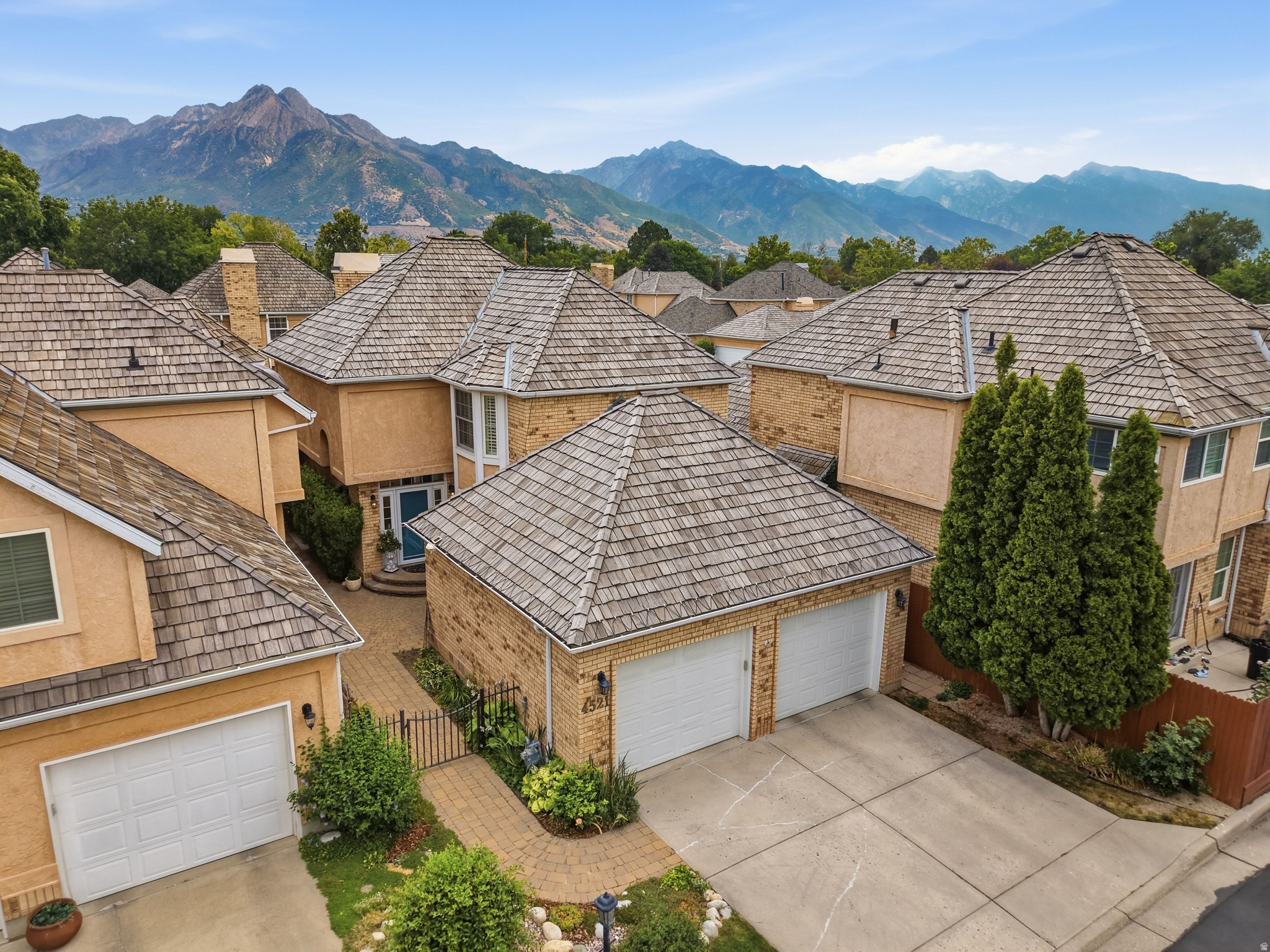 VILLAS OF COUNTRY LA - Residential
