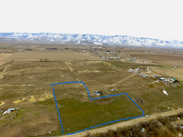 Beautiful building lot with amazing views of the valley! Just south of Preston, build your home on this 2.7 acre lot and enjoy the rural life. Buyer will have to drill well and install a septic system. Power is very close to the lot. It's time for you to build that dream home and here is the perfect place!