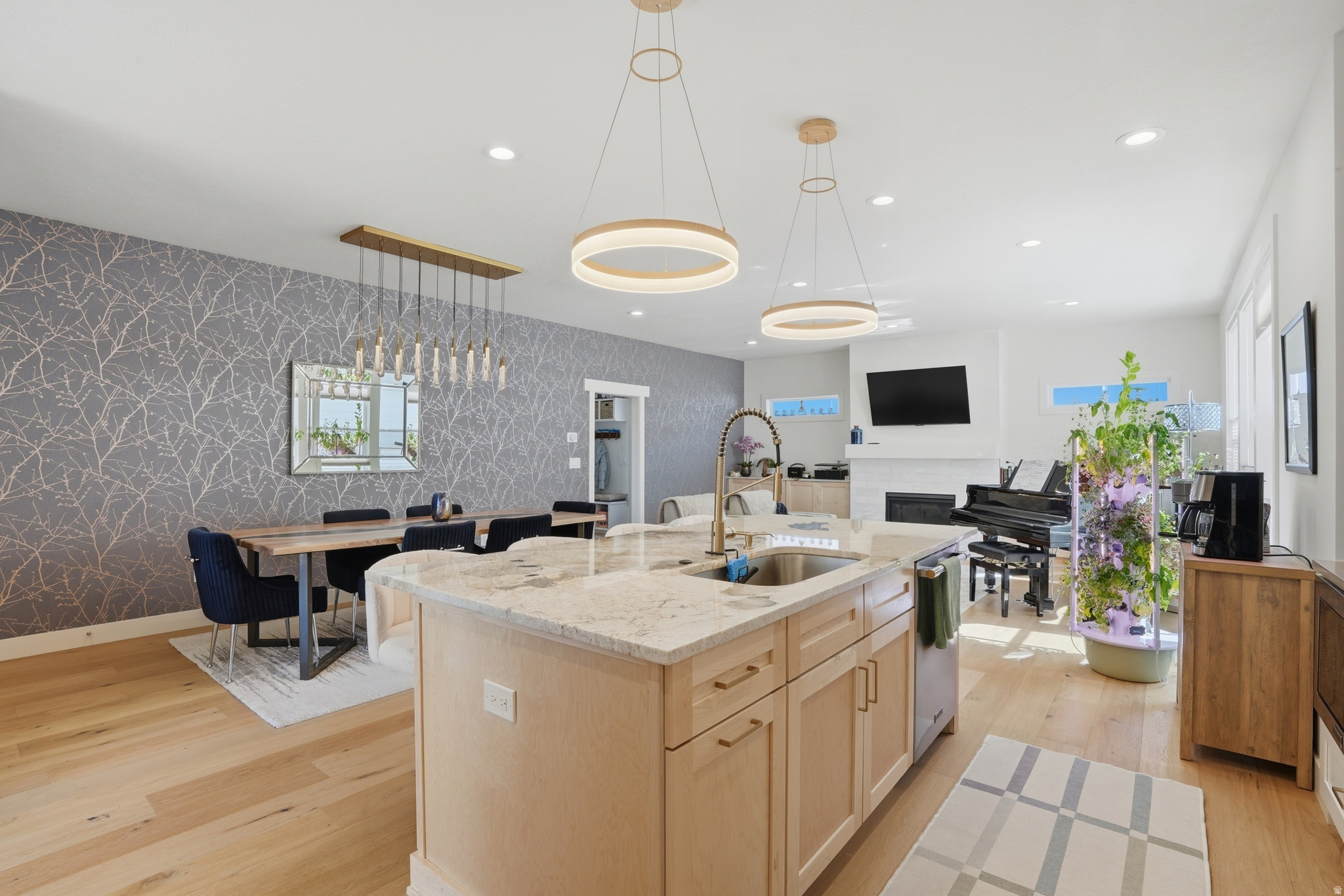 HOLLADAY COURT - Residential