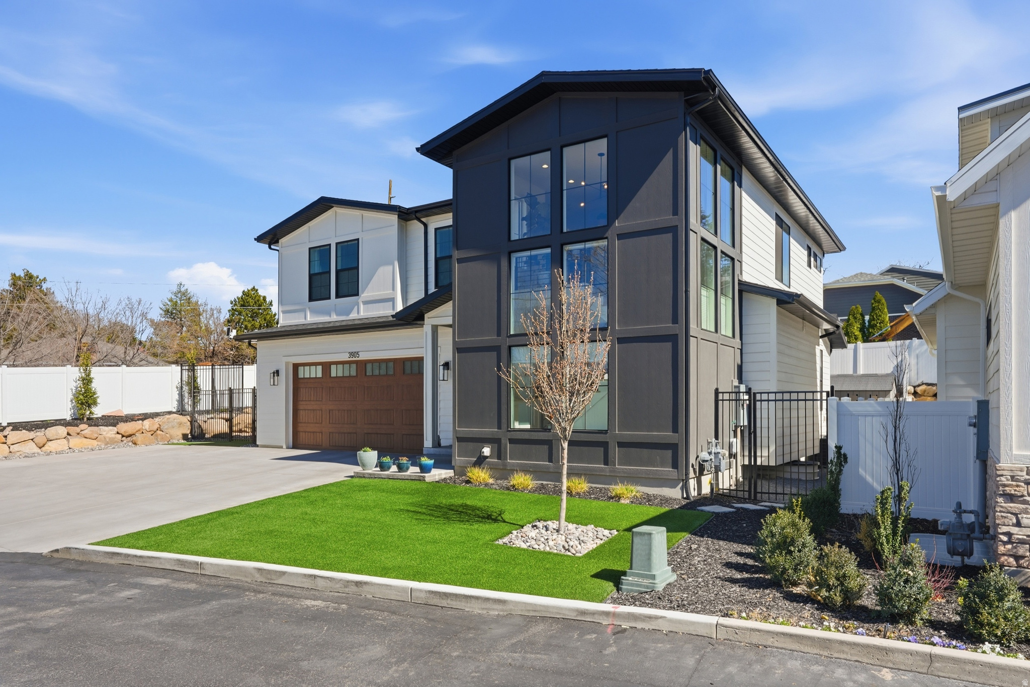 HOLLADAY COURT - Residential
