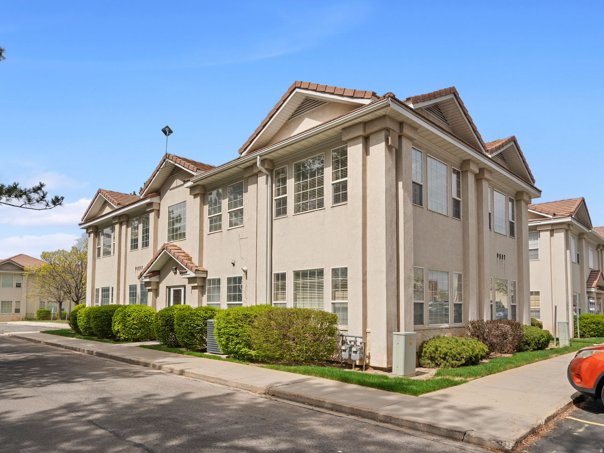 This newly renovated office space has multiple private offices, open bullpen area, bathroom, and breakroom and kitchen area. The space has vaulted ceilings and lots of natural light with the many windows throughout the space. Ample parking directly outside the building and an HOA that maintains the parking lot and landscaping. Option to buy, lease a portion of the space, or lease the entire space. Inquire within.