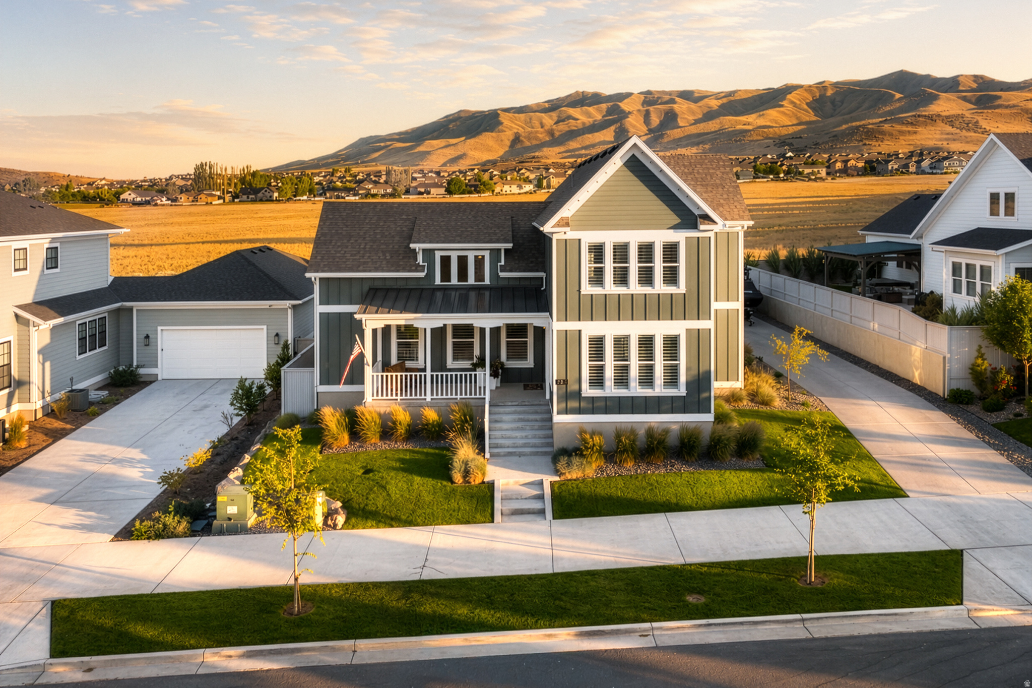 BEACON POINTE - Residential