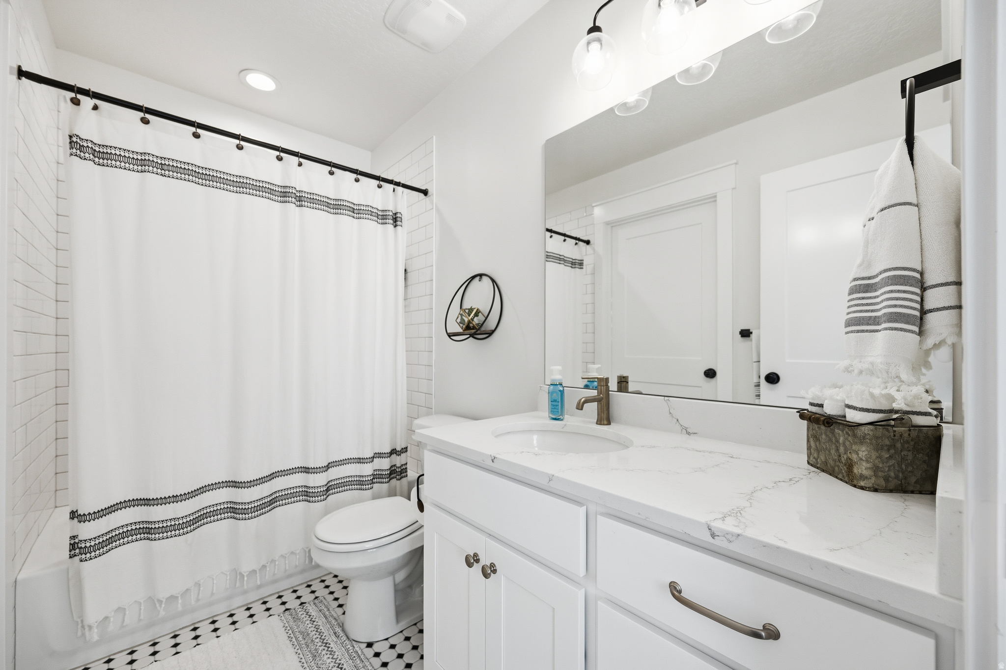 BEACON POINTE - Residential