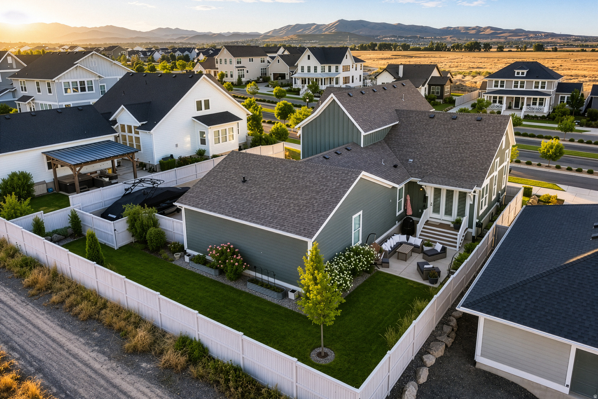 BEACON POINTE - Residential