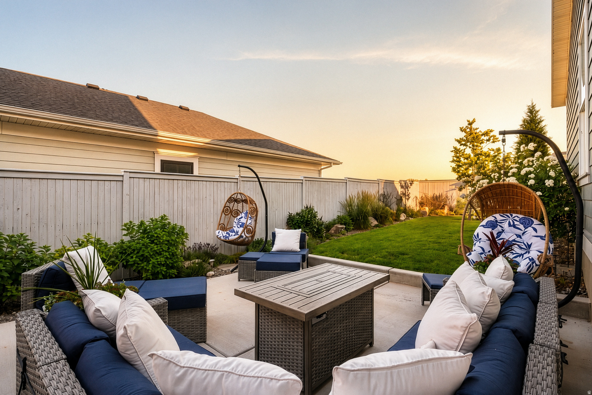BEACON POINTE - Residential