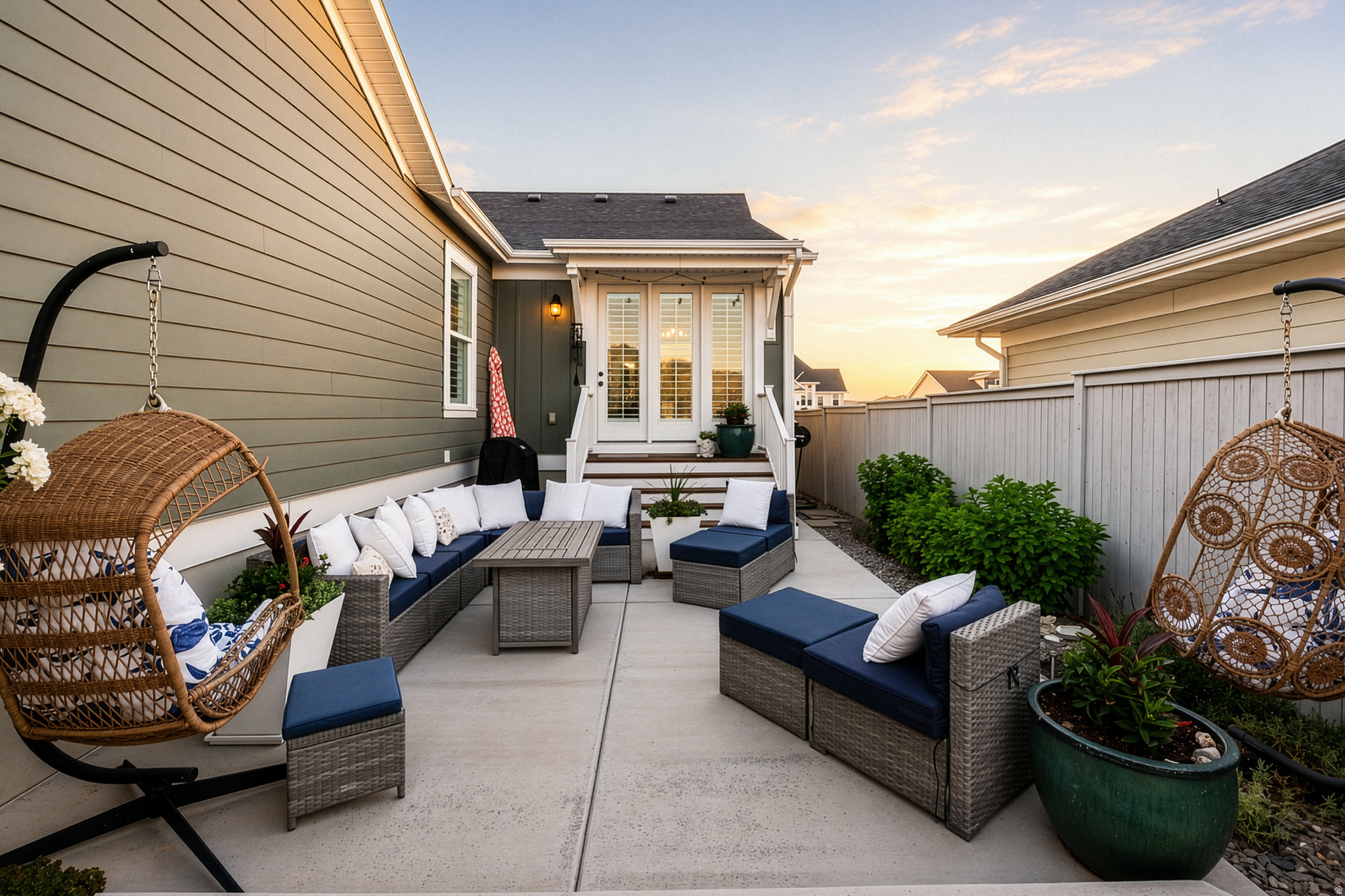 BEACON POINTE - Residential