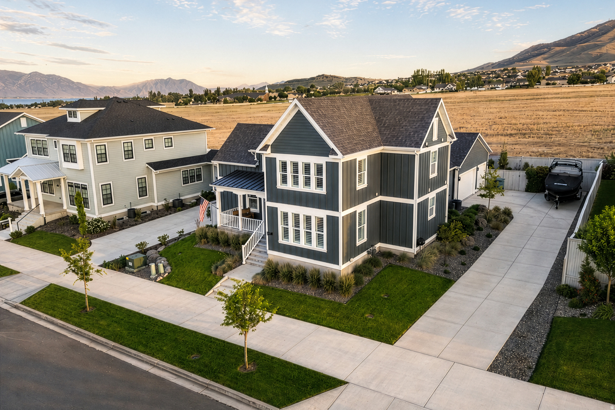 BEACON POINTE - Residential