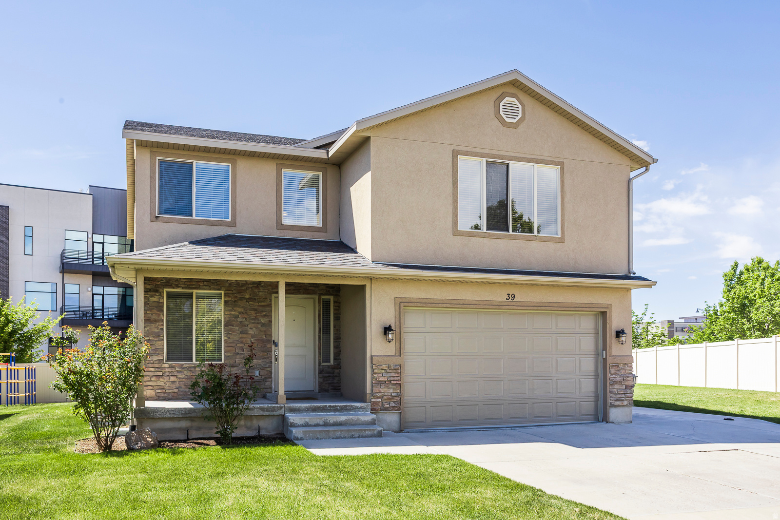 Beautifully home in a prime location with quick freeway access and just minutes from Costco, Smith's, Walmart, shopping, dining, and more! This spacious home features 4 bedrooms and 2.5 bathrooms, this is a must-see property offering both comfort and convenience in an ideal location. Square footage figures are provided as a courtesy estimate only and were obtained from county records. Buyer is advised to obtain an independent measurement.