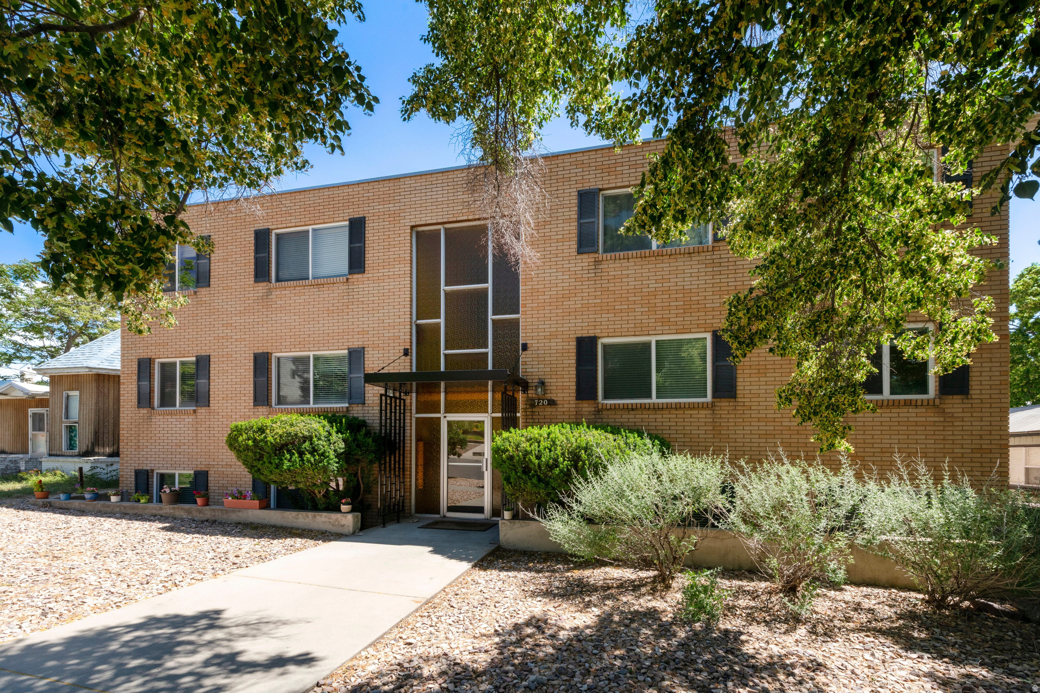 MID AVES CONDO - Residential