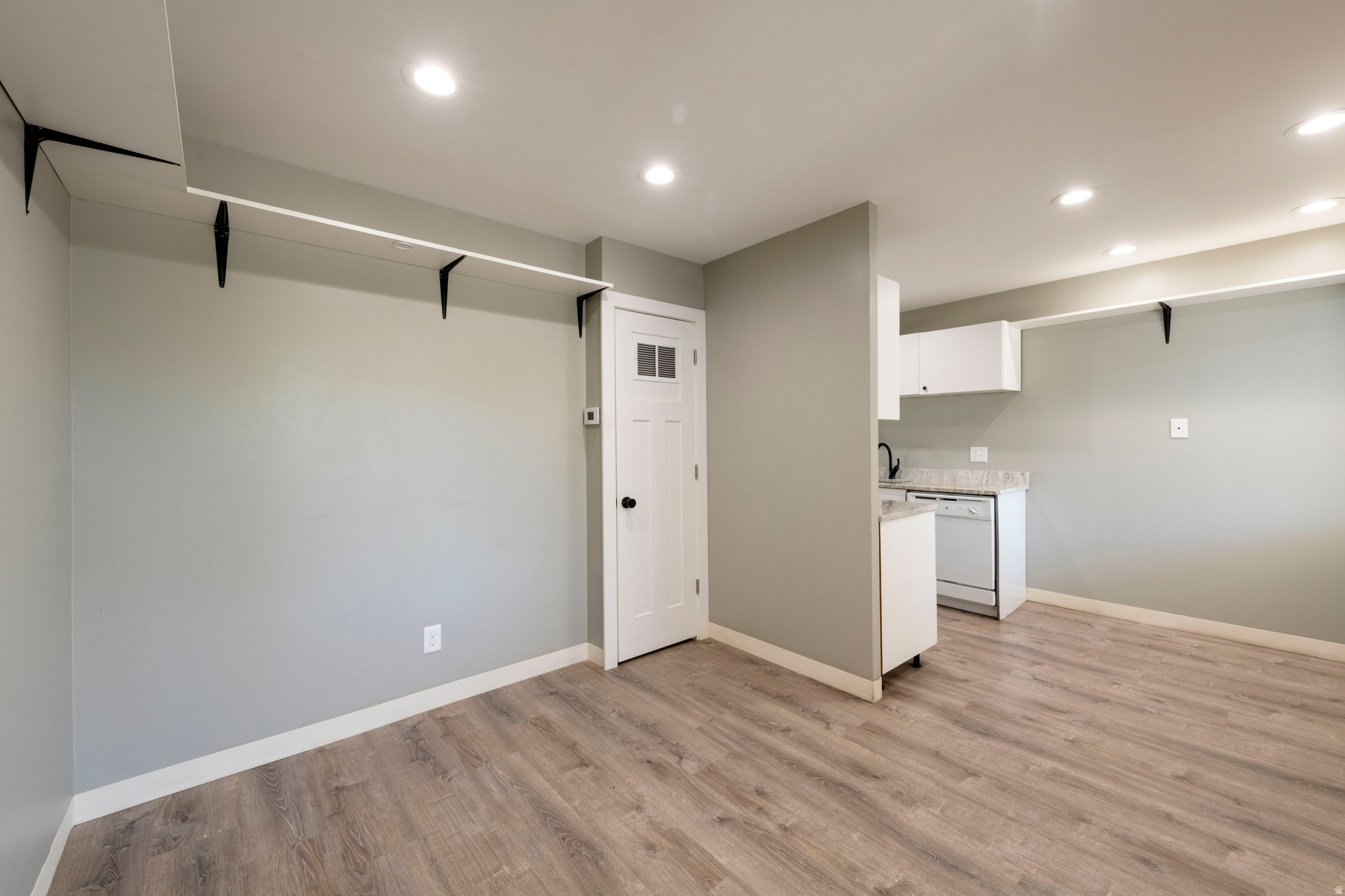 MID AVES CONDO - Residential