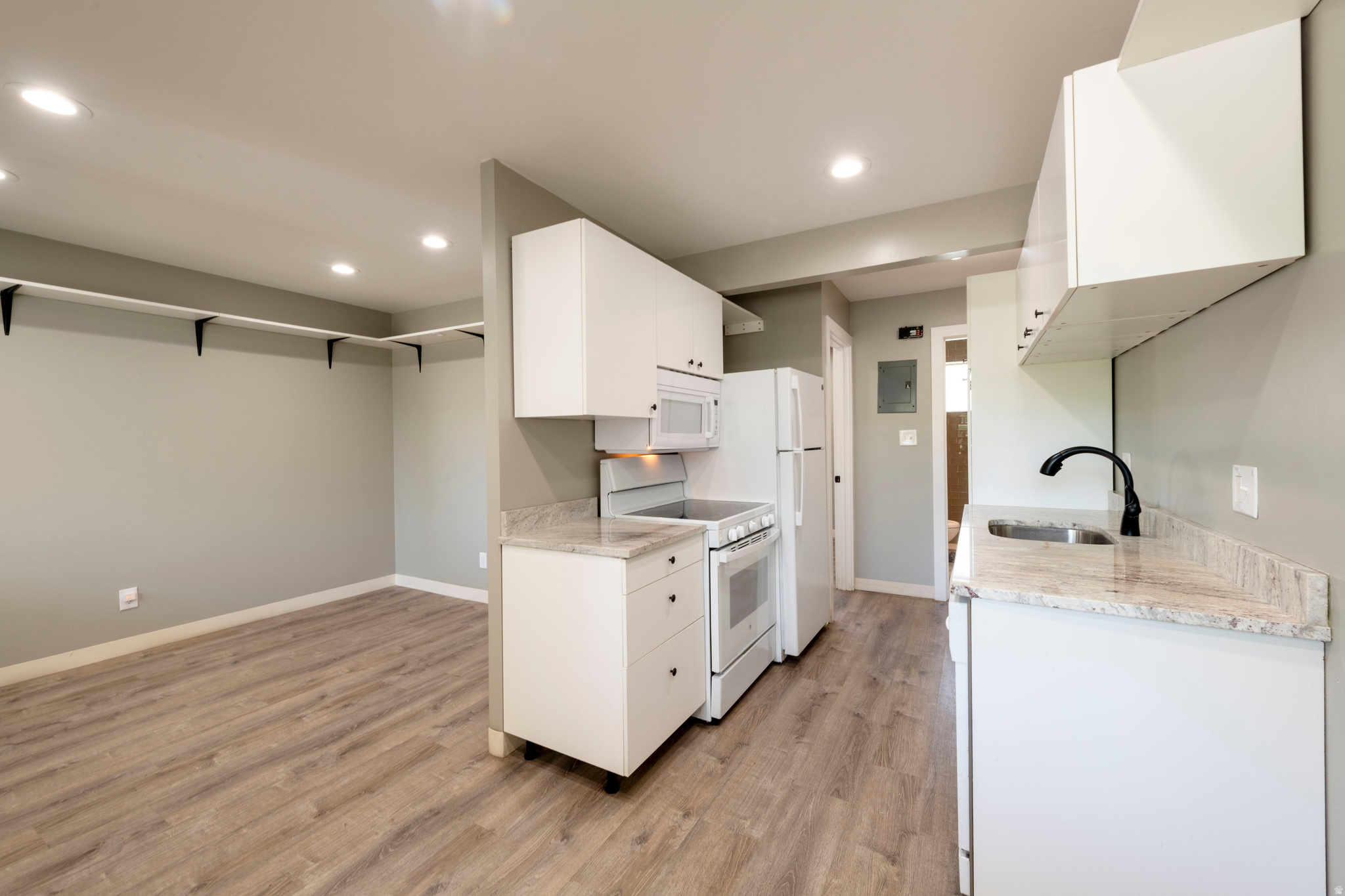 MID AVES CONDO - Residential