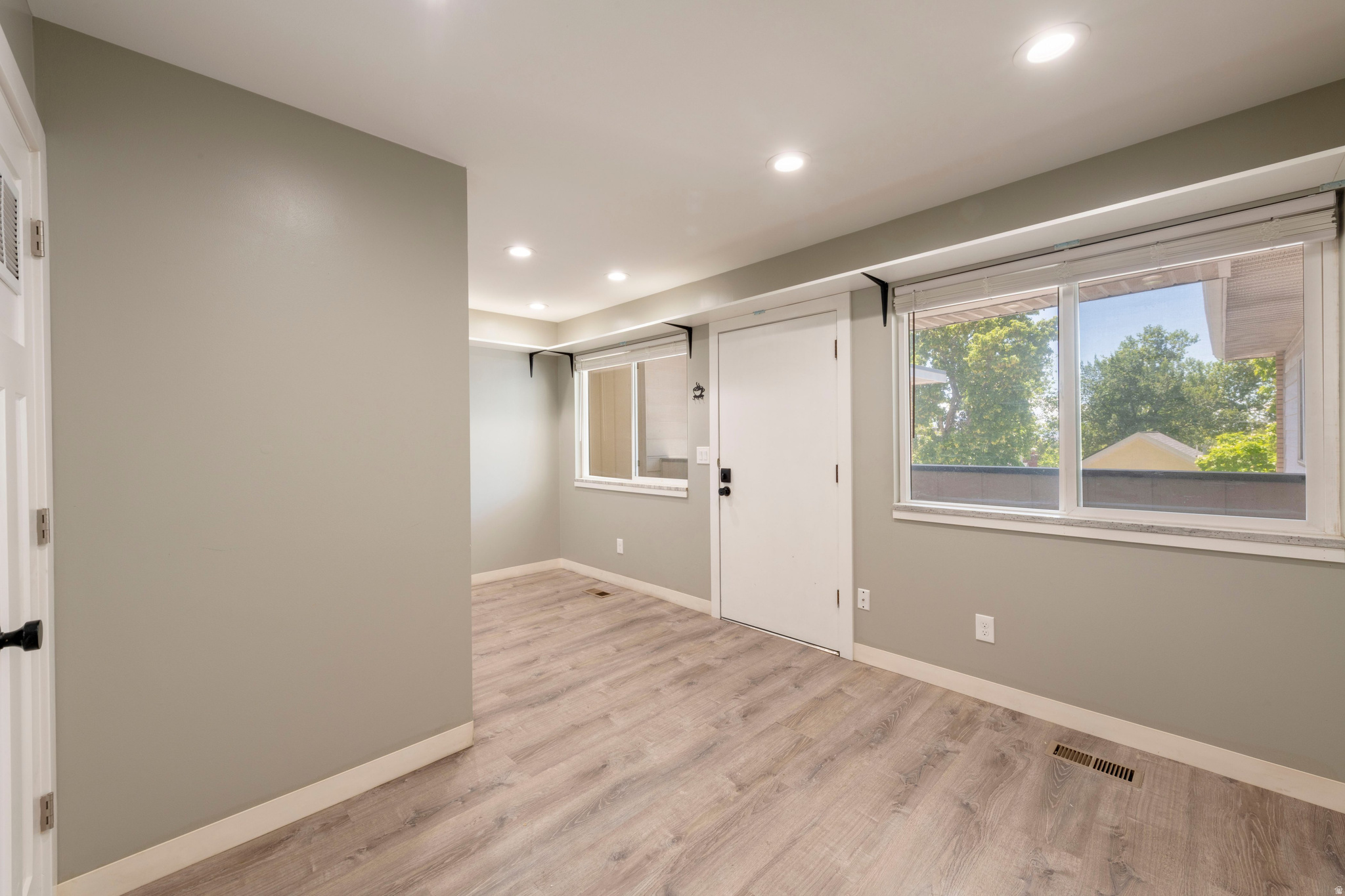 MID AVES CONDO - Residential