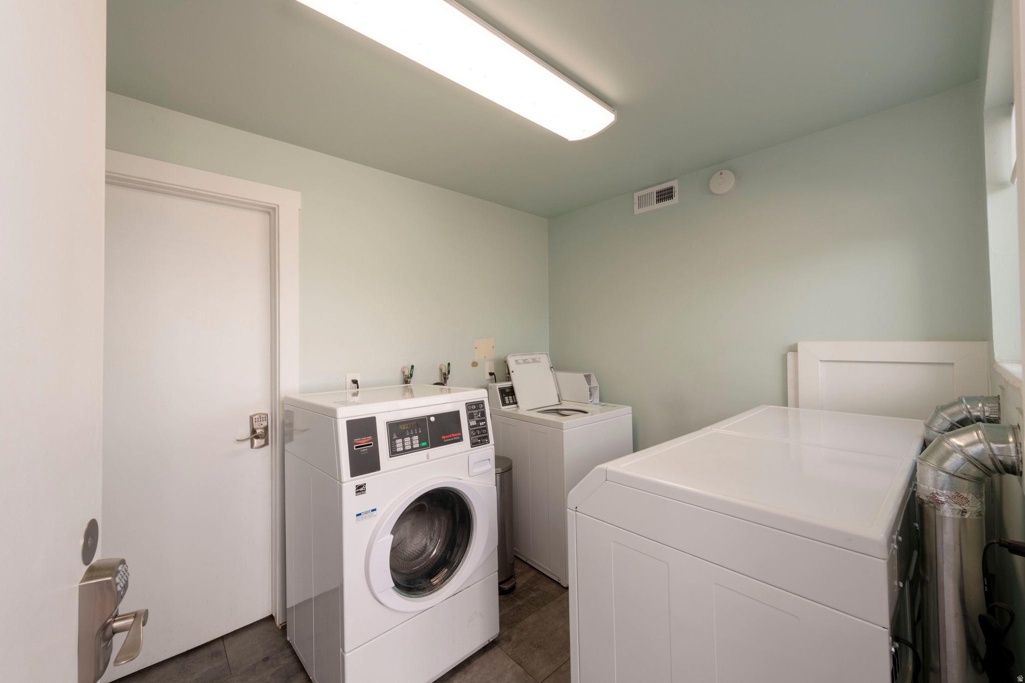 MID AVES CONDO - Residential