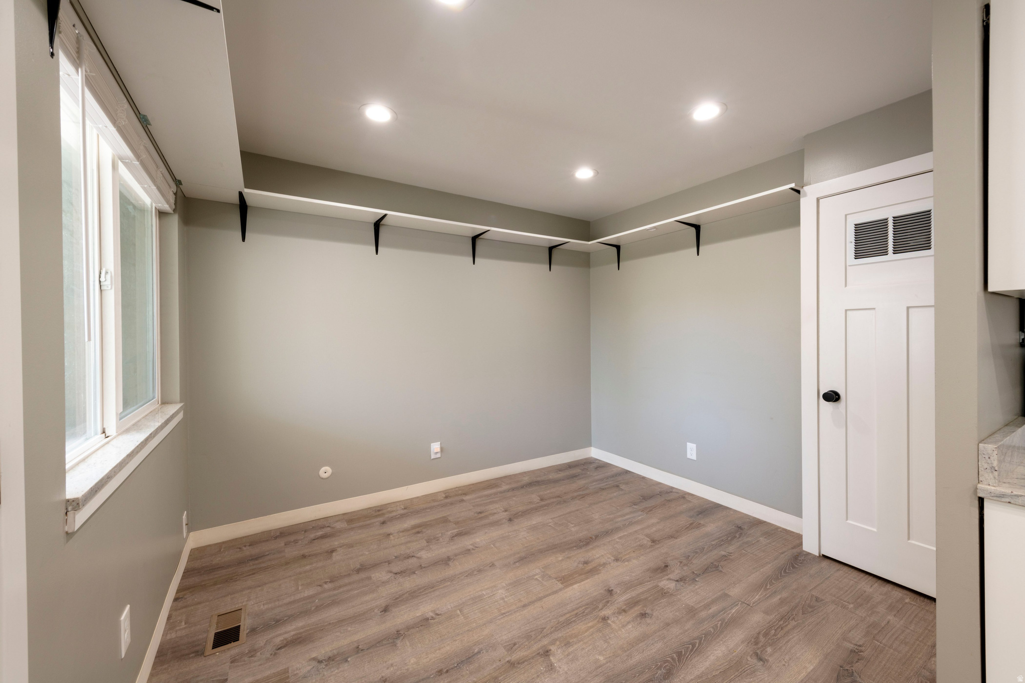 MID AVES CONDO - Residential