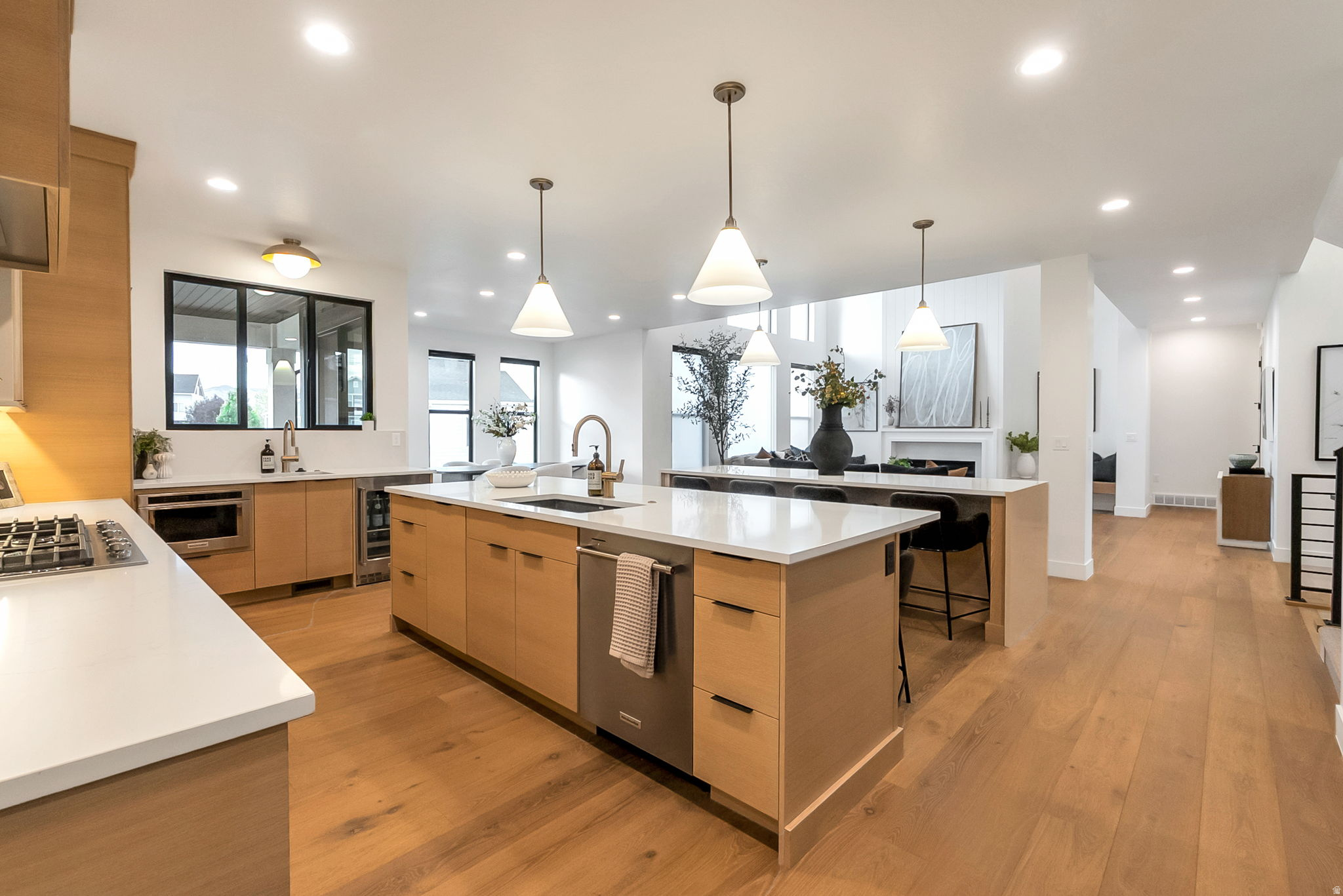GRANDEUR ESTATES - Residential